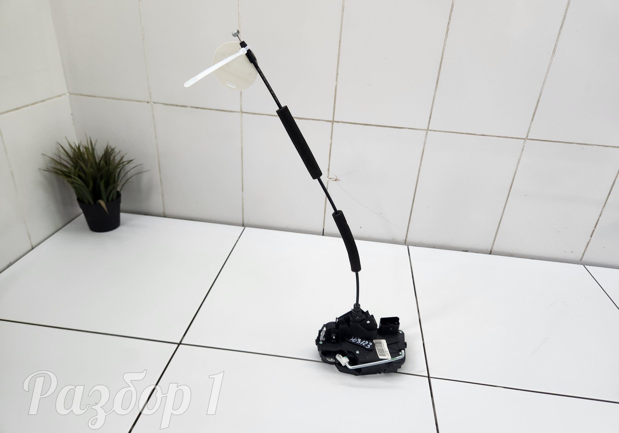 8889812959 Замок задней левой двери для Geely Emgrand (SS11) (с 2021)