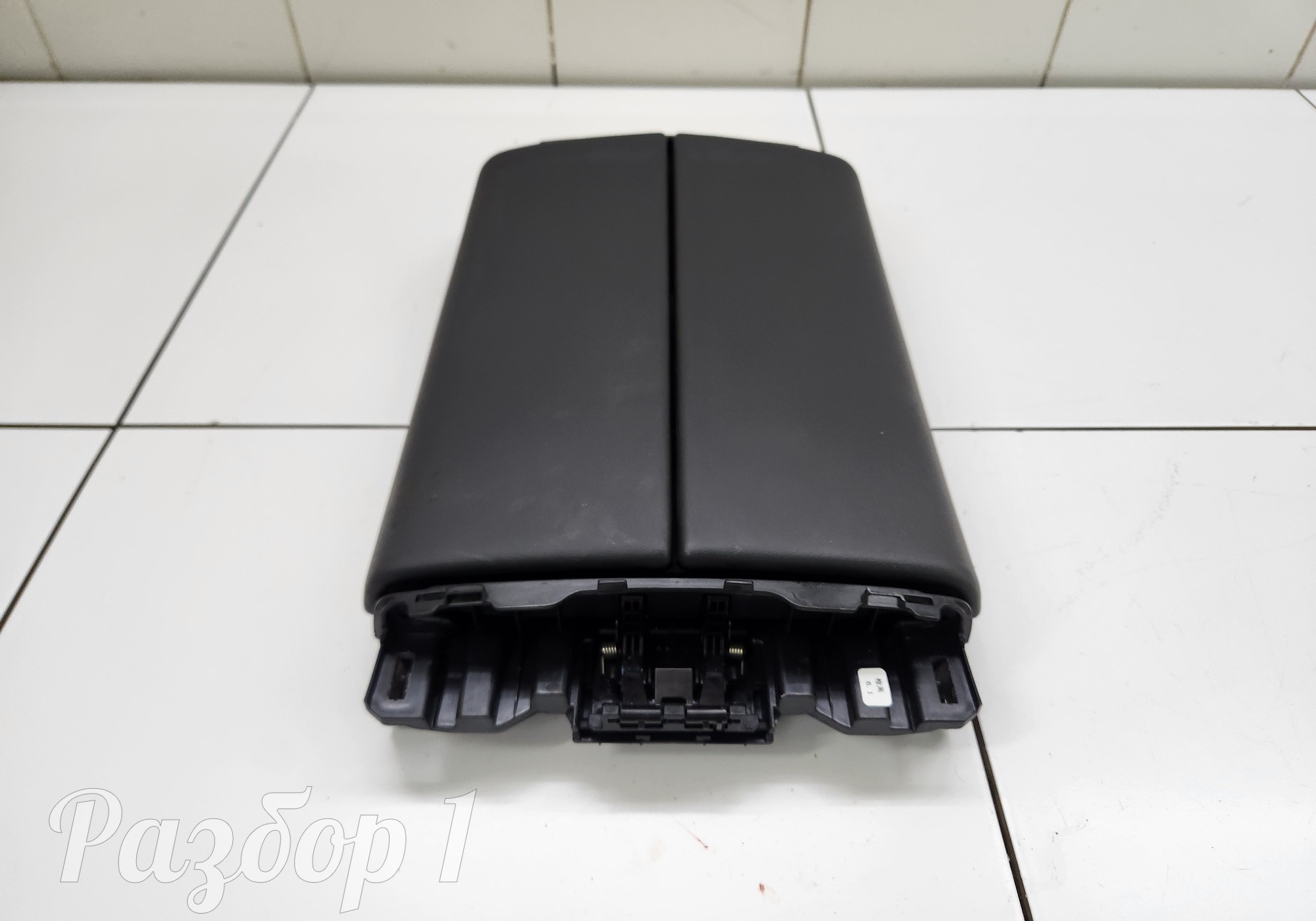 T265305008 Подлокотник для Jaecoo J8 (с 2024)