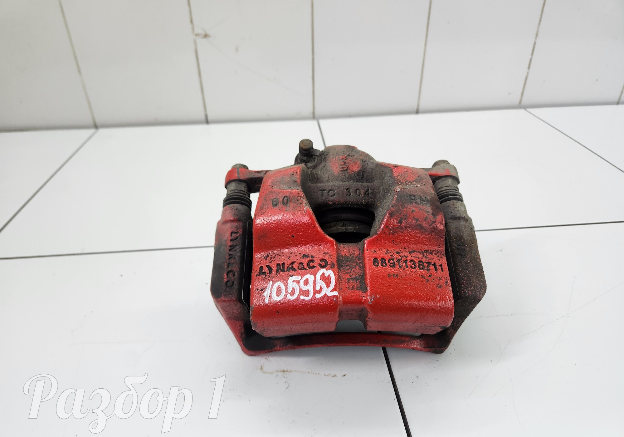 8891138711 Суппорт передний (правый) для Geely Tugella (с 2019)