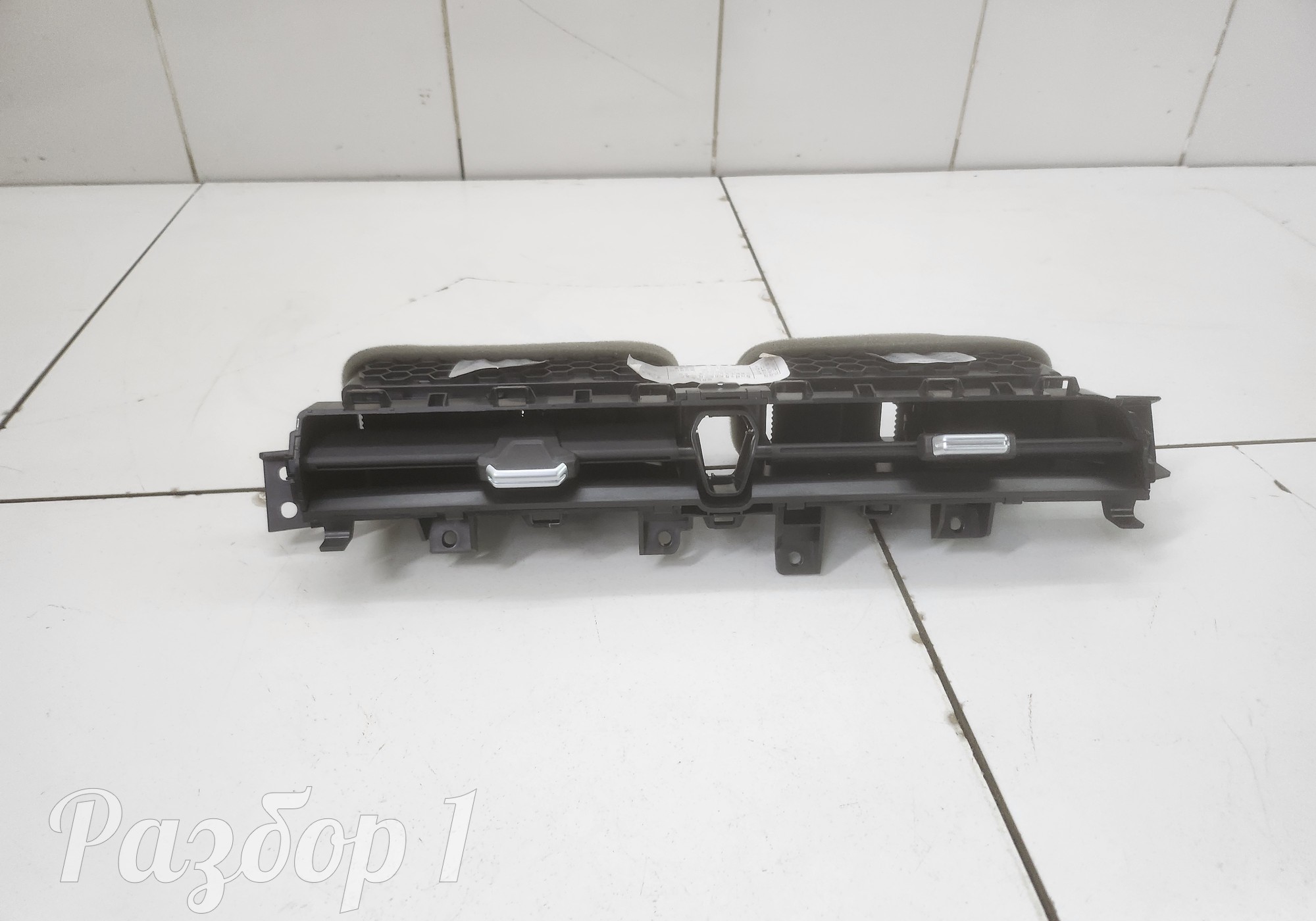 5306420XKJ20AJA Дефлектор воздушный центральный для Haval H3 (с 2024)