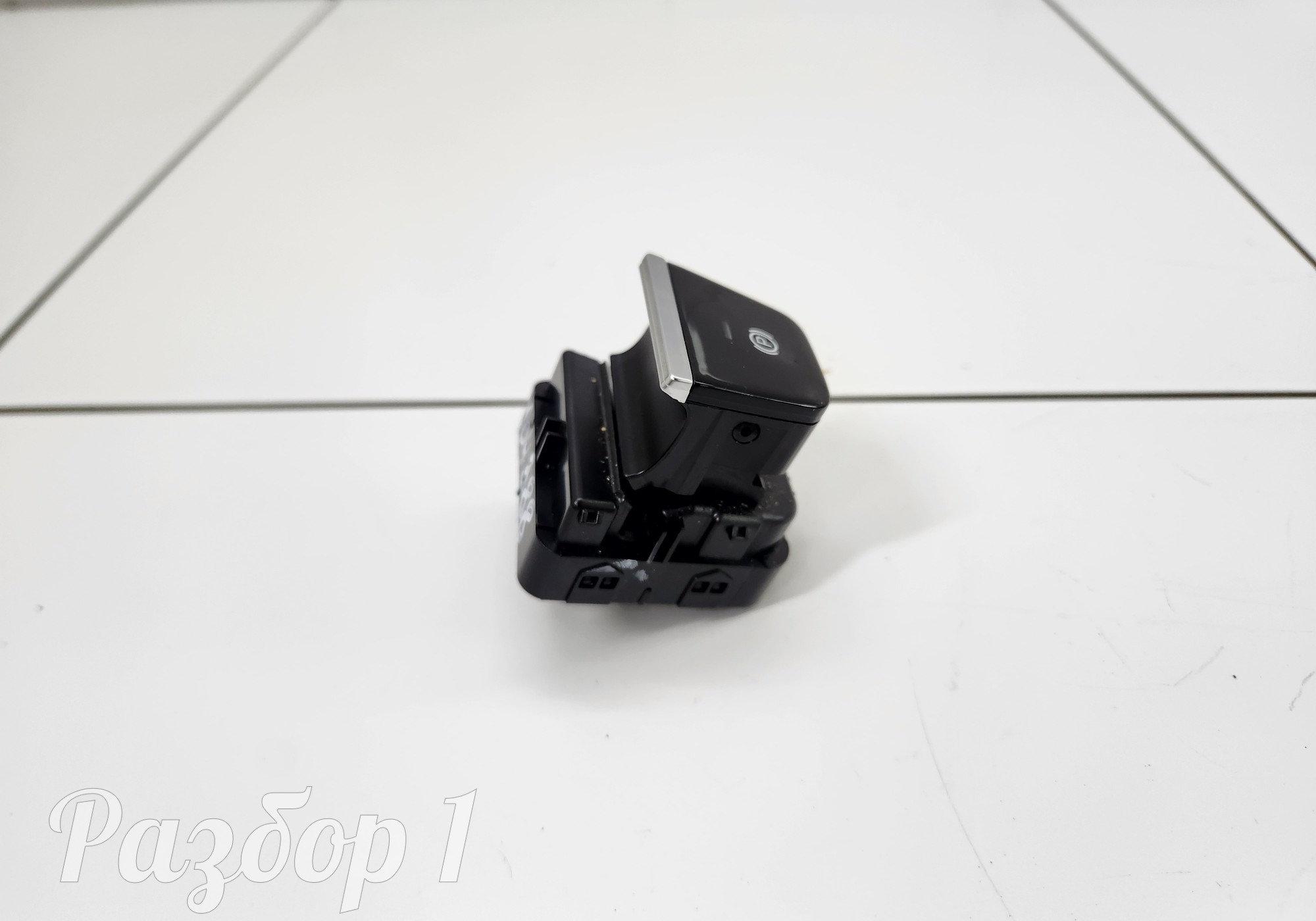 8223005DSV0200C10 Кнопка фиксатора стояночного тормоза для Gac GS3 (с 2024)