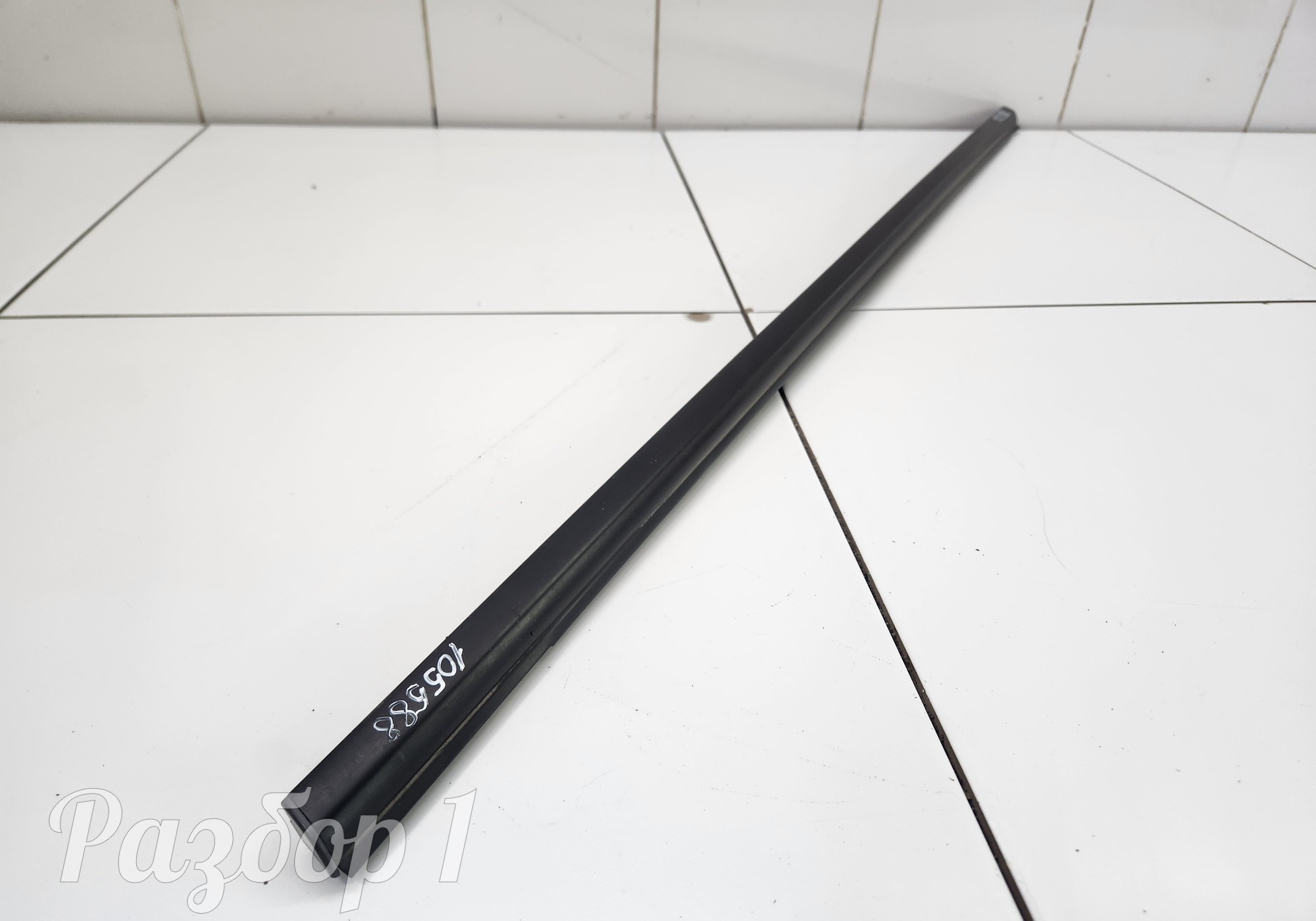 Молдинг стекла передней левой двери для Faw Bestune B70 (с 2020)