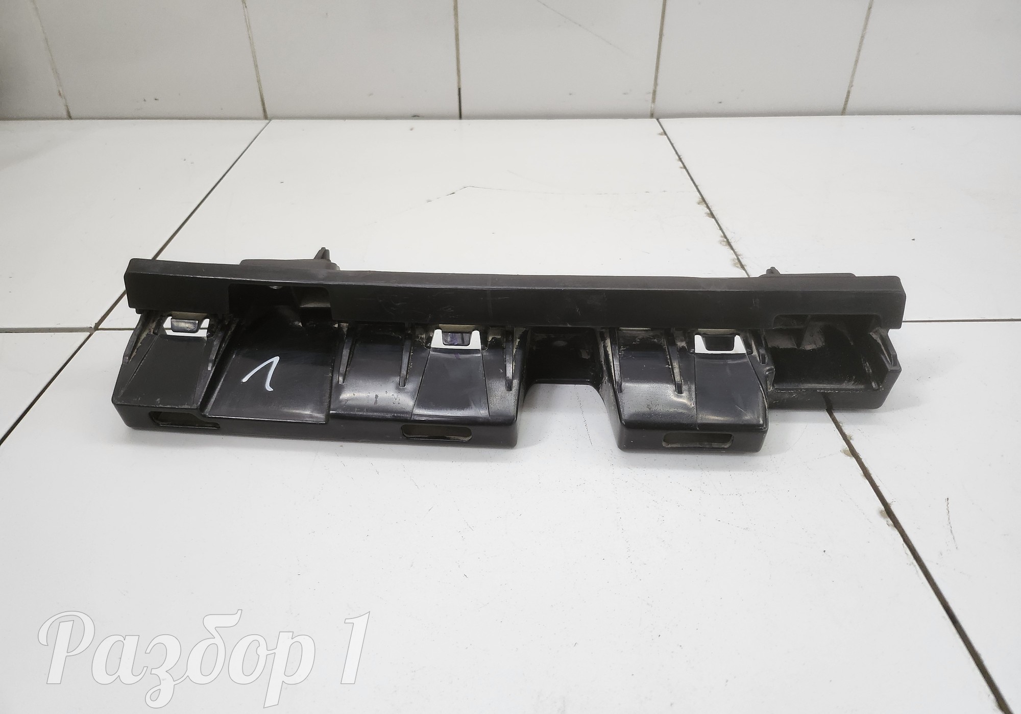 8894131666 Кронштейн заднего бампера левый для Geely Okavango (с 2020)