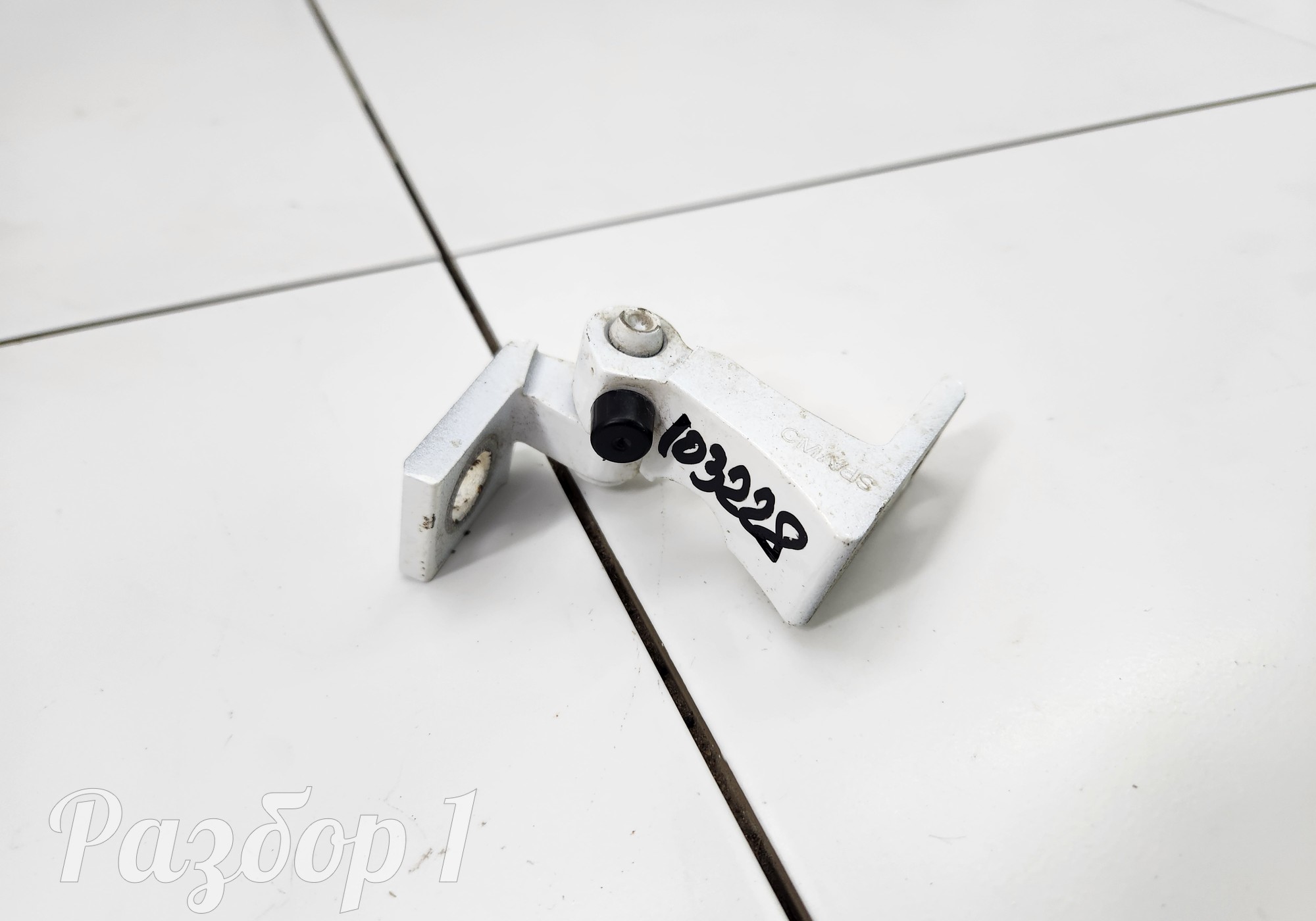 01236327 Петля двери передняя правая низ для Geely Emgrand (SS11) (с 2021)