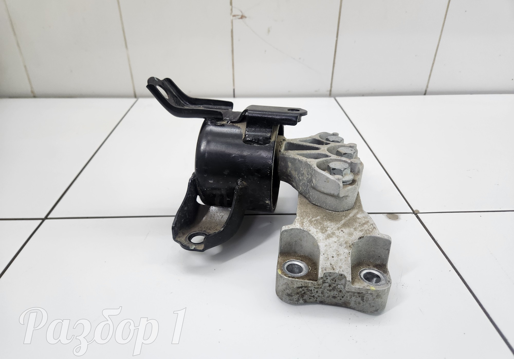 1001115BA02 Опора двигателя для Faw Bestune B70 (с 2020)