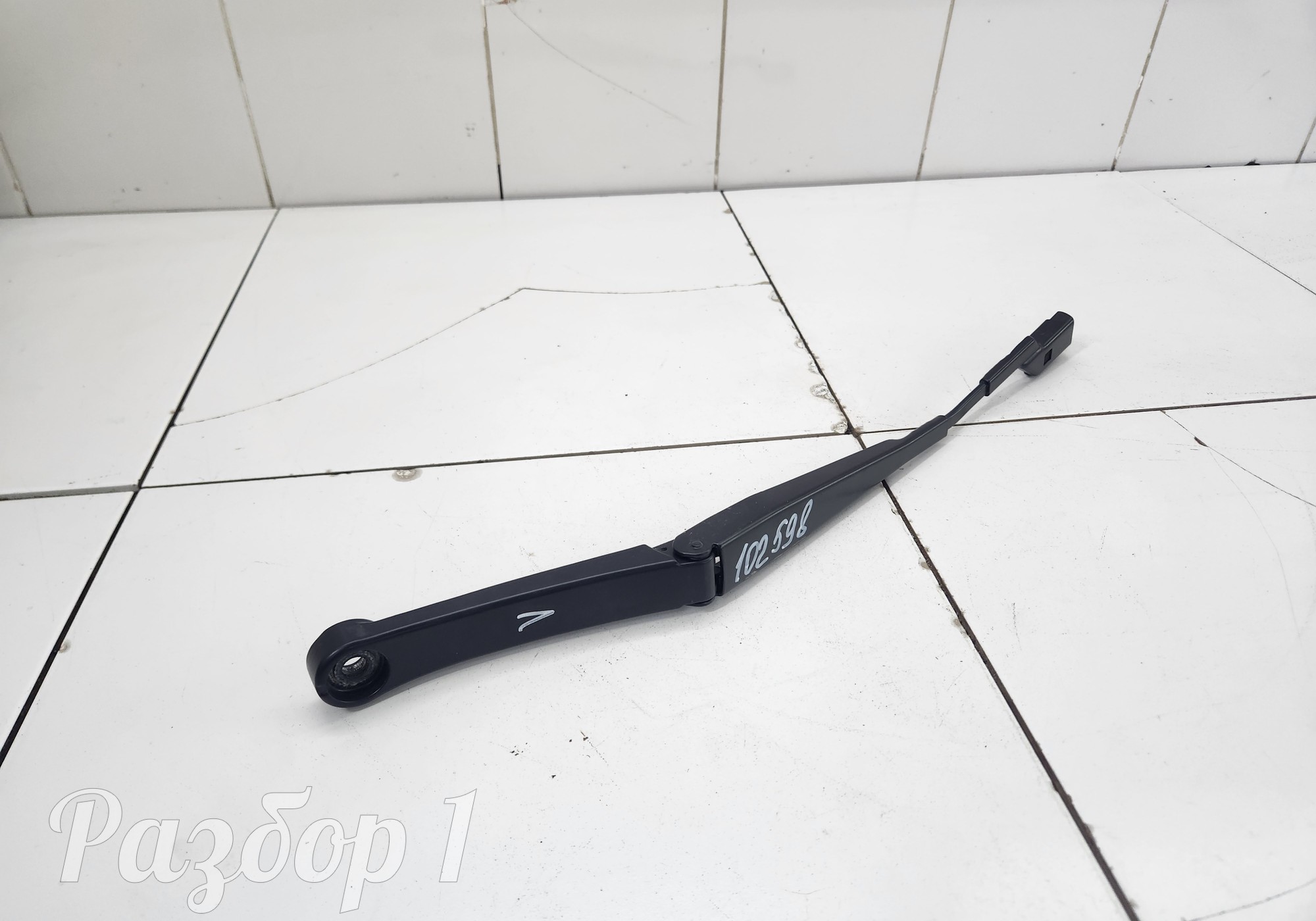 5205030P33A0 Поводок стеклоочистителя левый для Jac T9 (с 2023)