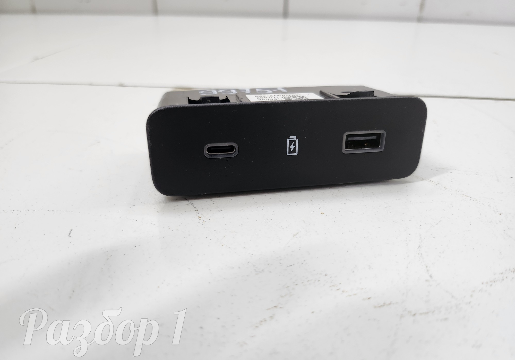 8891243302B01 Разъем usb для Geely Tugella (с 2019)