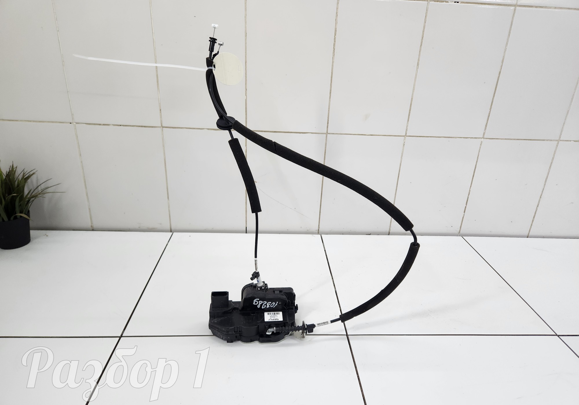 6600191255 Замок передней правой двери для Geely Tugella (с 2019)