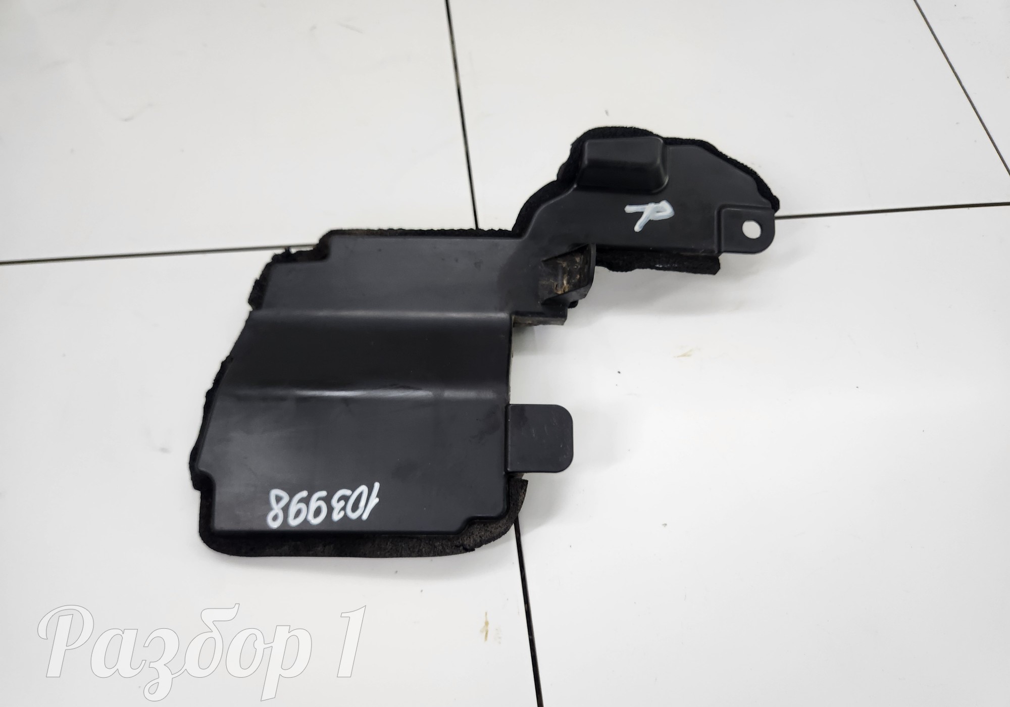 8891698782 Пыльник радиатора для Geely Emgrand (SS11) (с 2021)