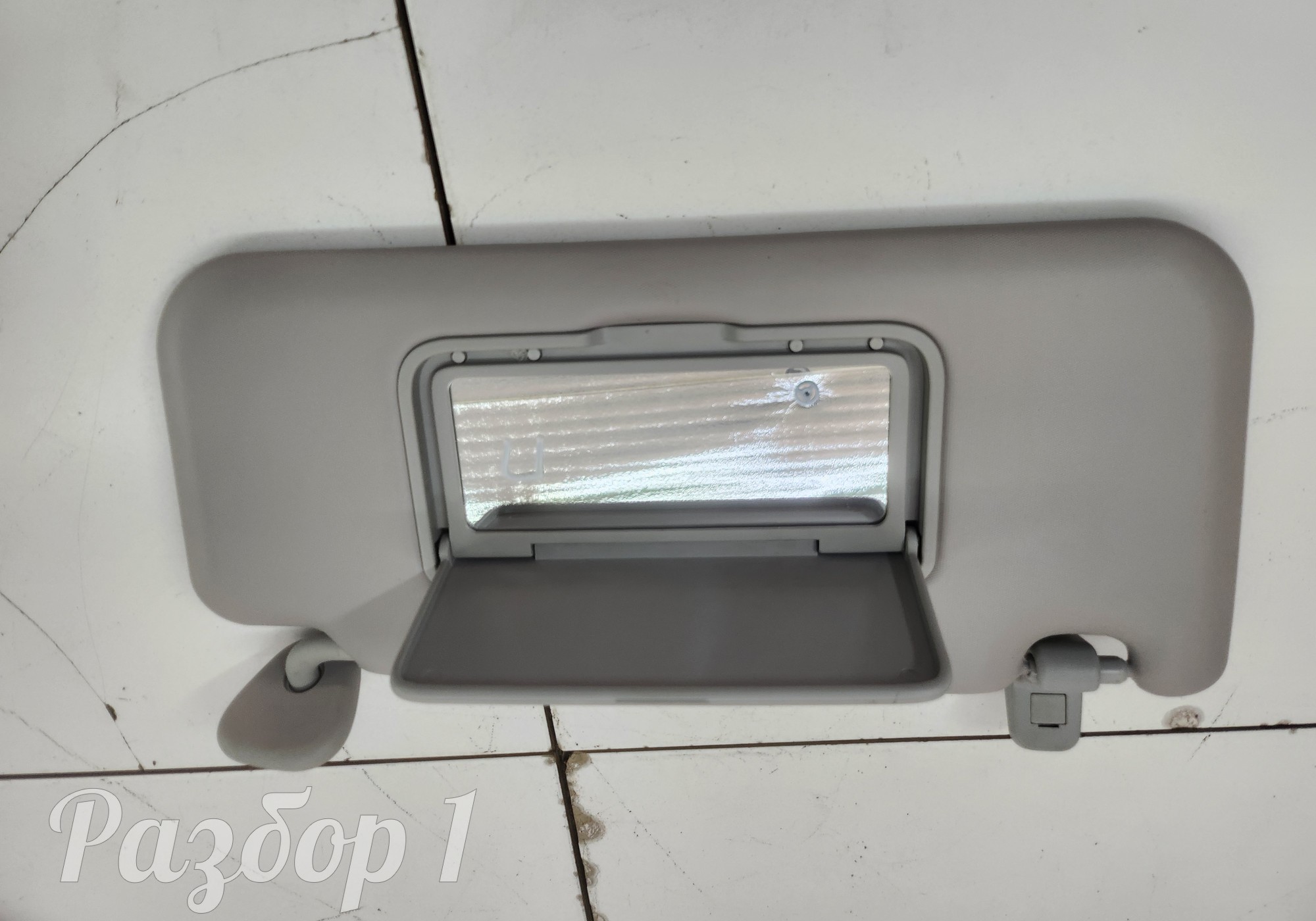 Козырек солнцезащитный правый для Москвич 3 (с 2022)