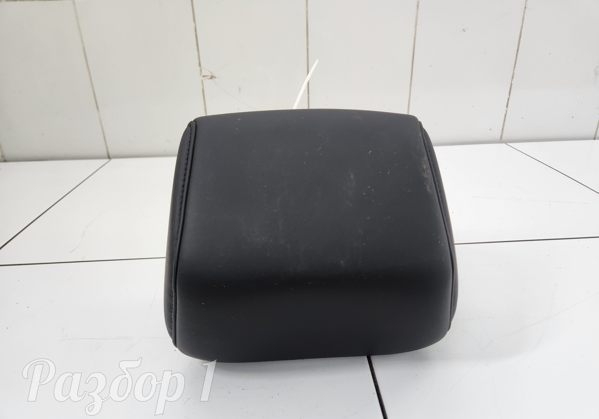 Подголовник заднего сиденья центральный для Geely Tugella (с 2019)