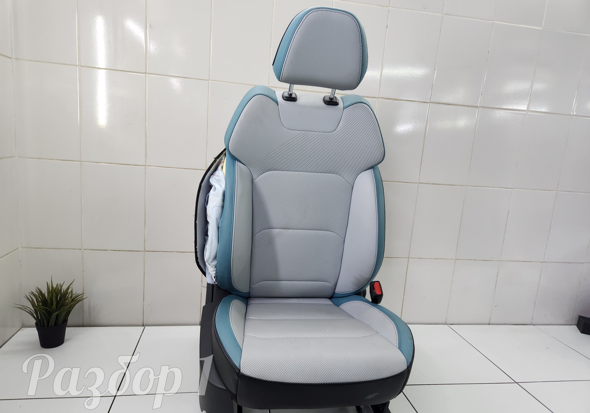 Сиденье переднее правое для Geely Emgrand (SS11) (с 2021)