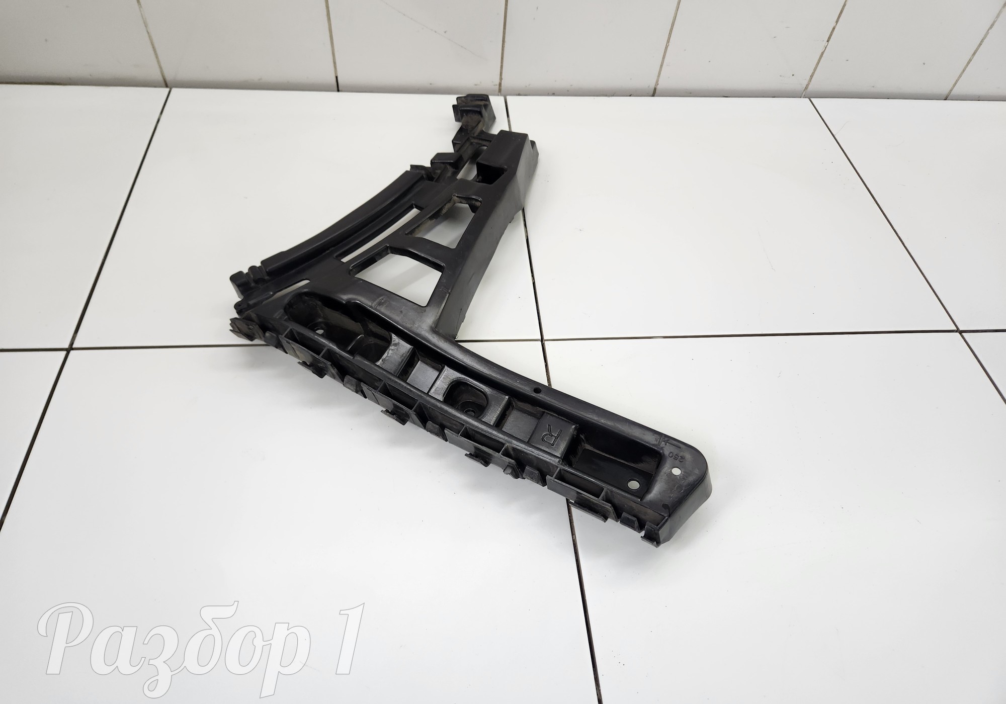 Кронштейн заднего бампера правый для Geely Tugella (с 2019)