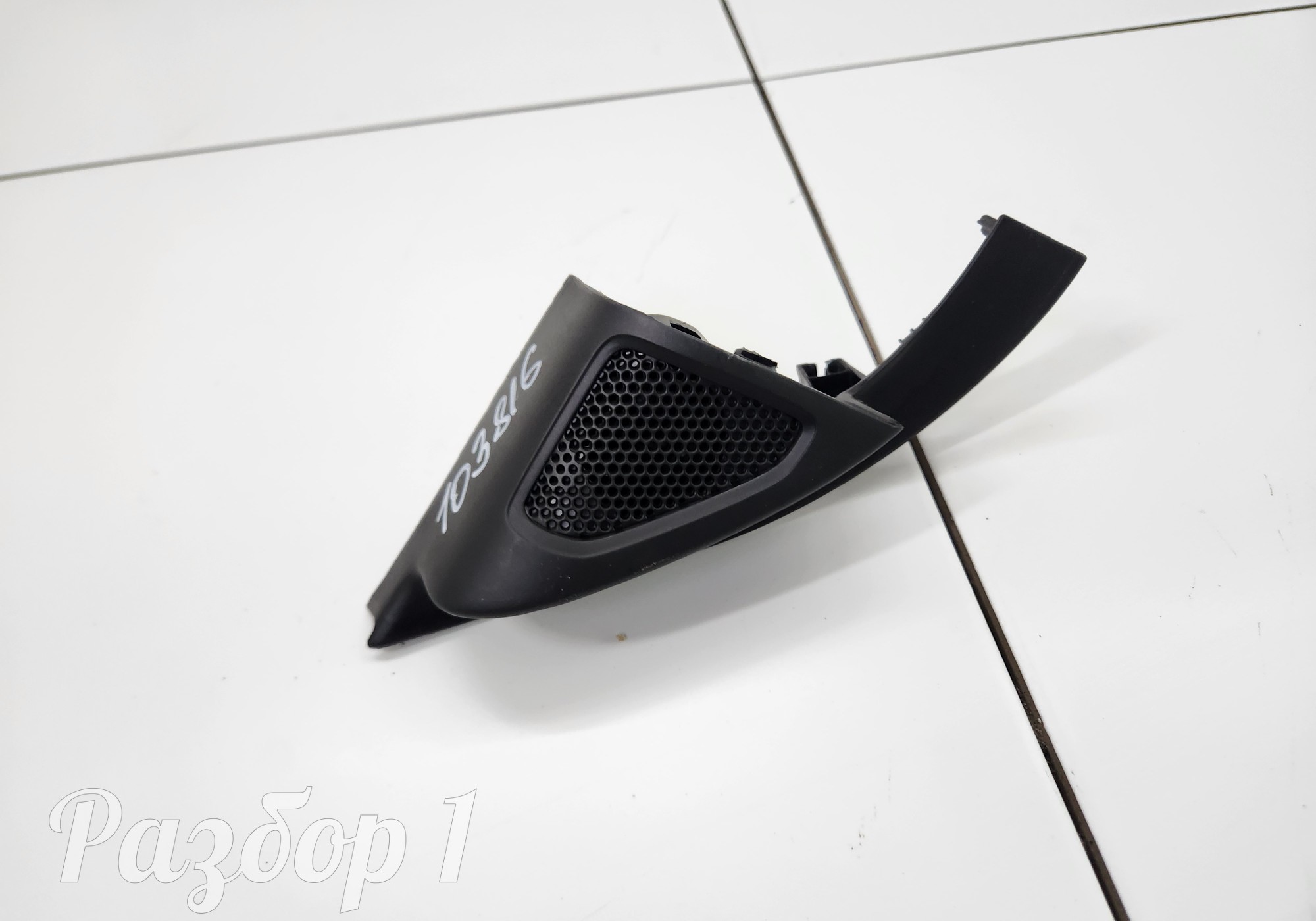 8889529445 Накладка двери передняя правая + динамик для Geely Emgrand (SS11) (с 2021)