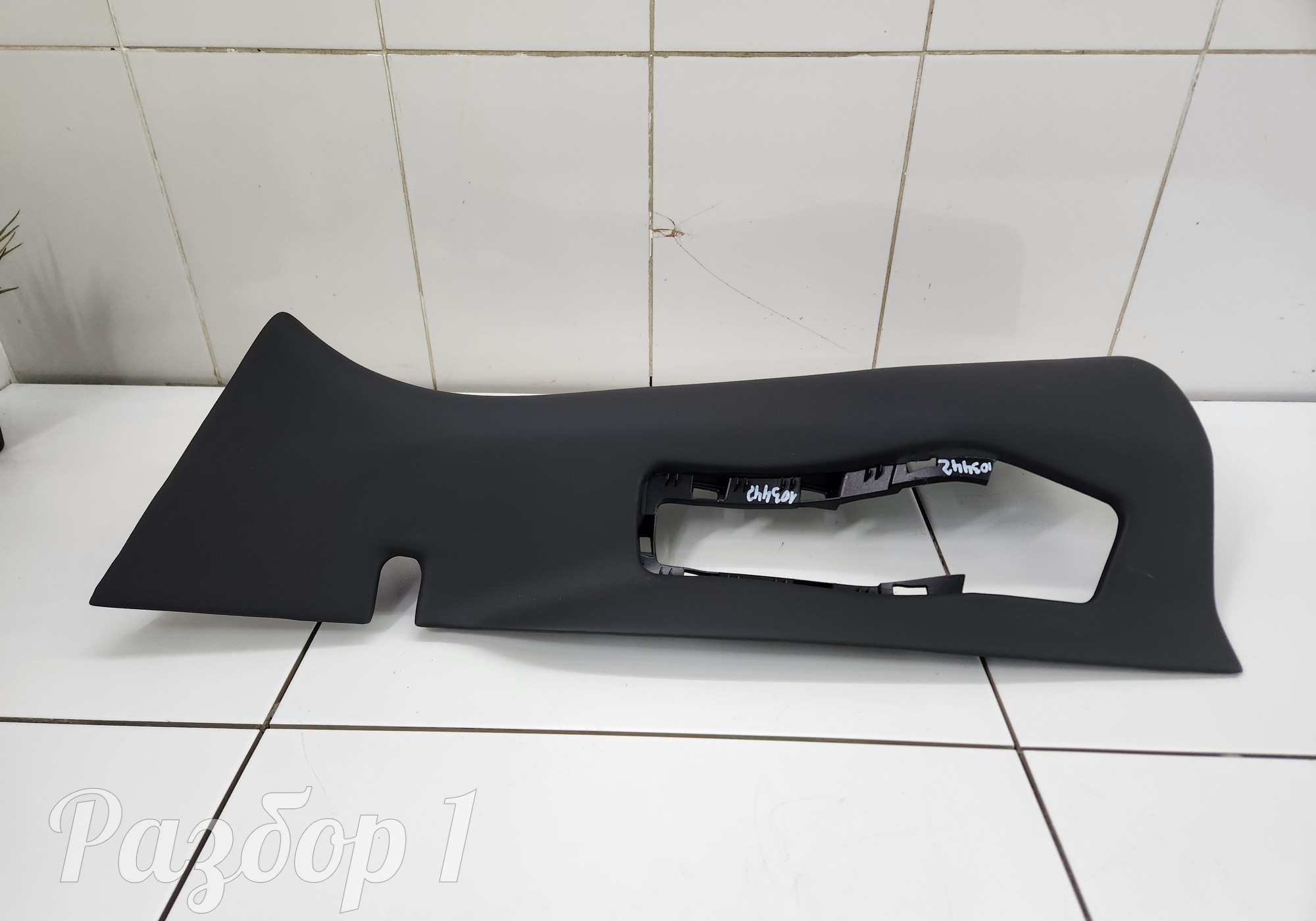 6600061894 Обшивка задней левой стойки для Geely Tugella (с 2019)