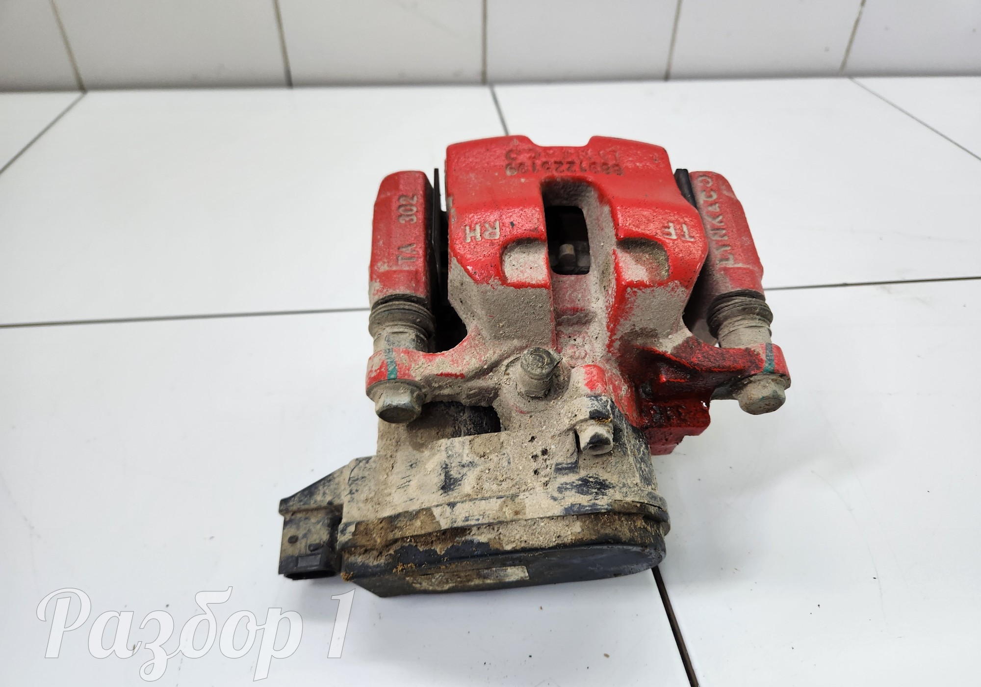 8891225199 Суппорт задний (правый) для Geely Tugella (с 2019)