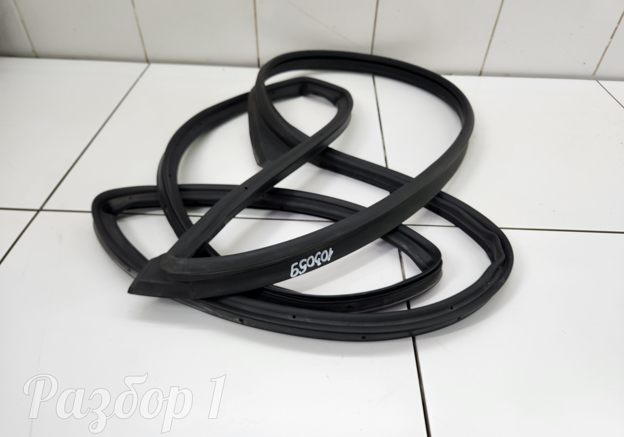 Уплотнитель двери передней правой для Geely Emgrand (SS11) (с 2021)