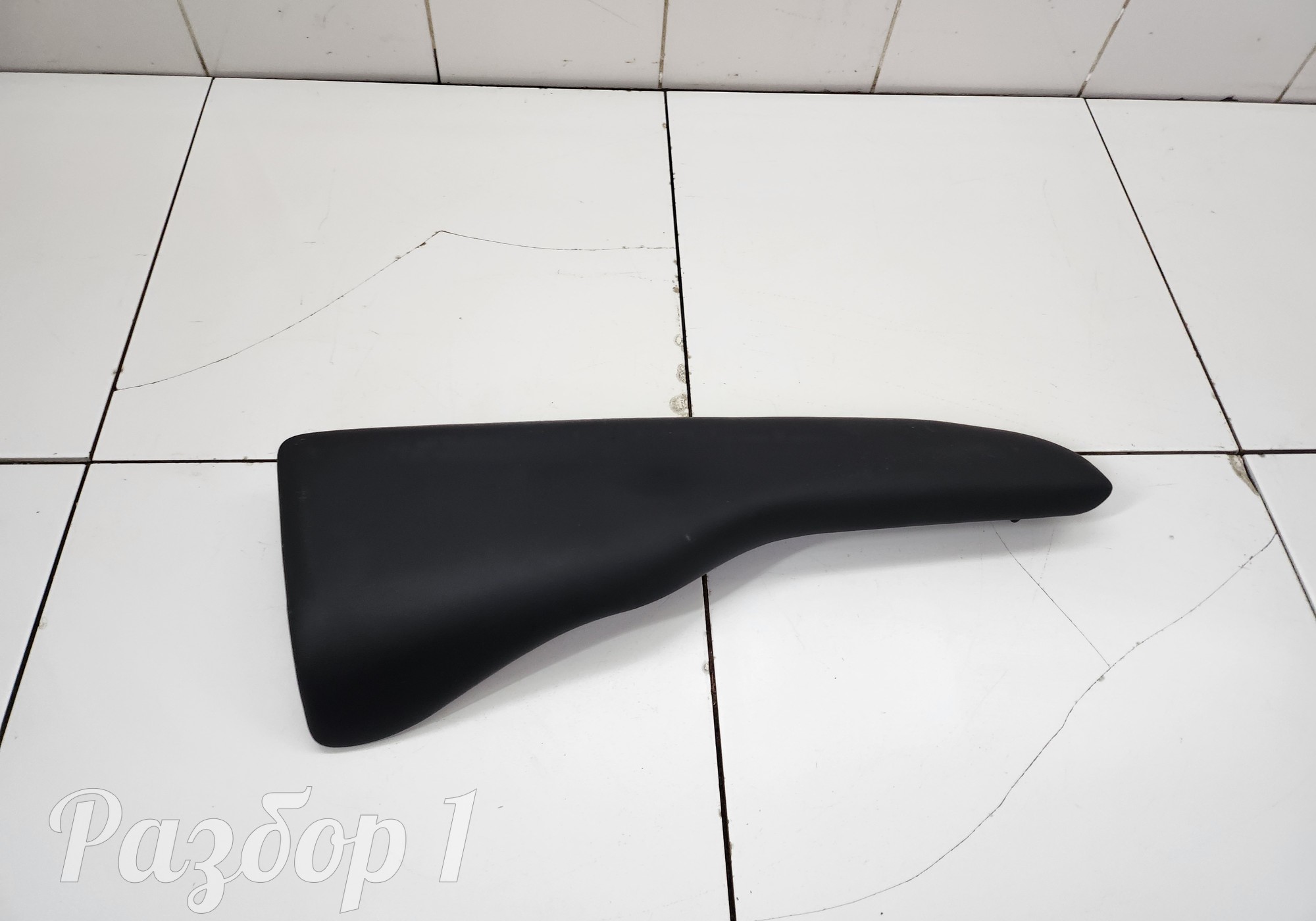 8892343087B01 Накладка салона правая для Geely Atlas II (с 2023)