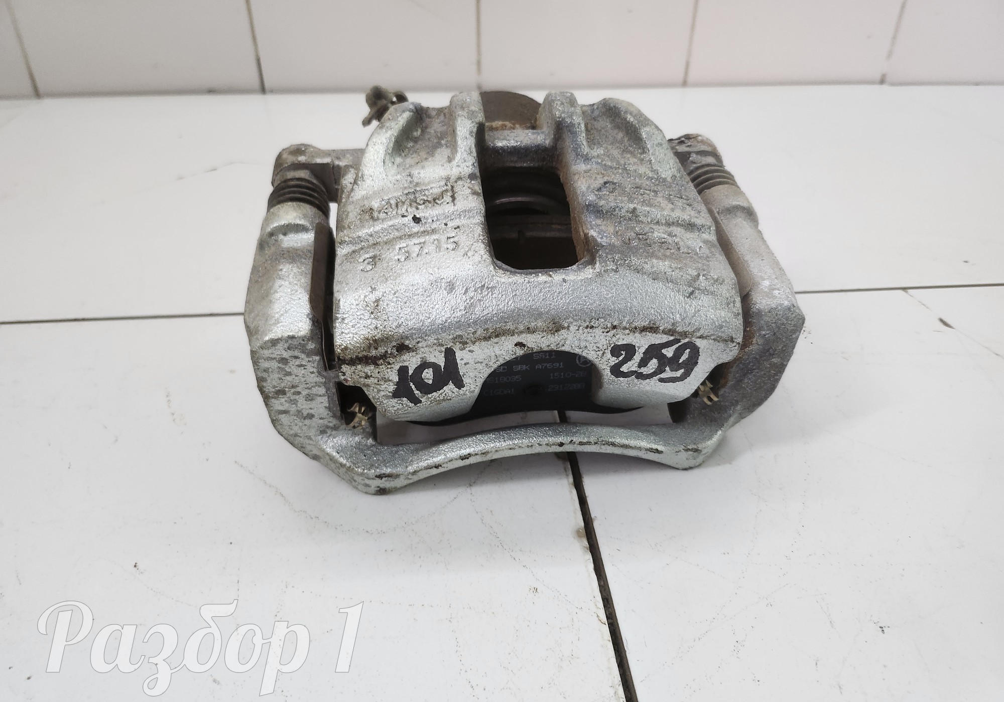 4048092900 Суппорт передний правый для Geely Emgrand (SS11) (с 2021)