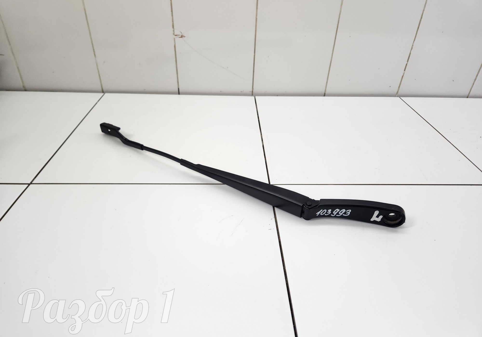 Поводок стеклоочистителя левый для Geely Emgrand (SS11) (с 2021)