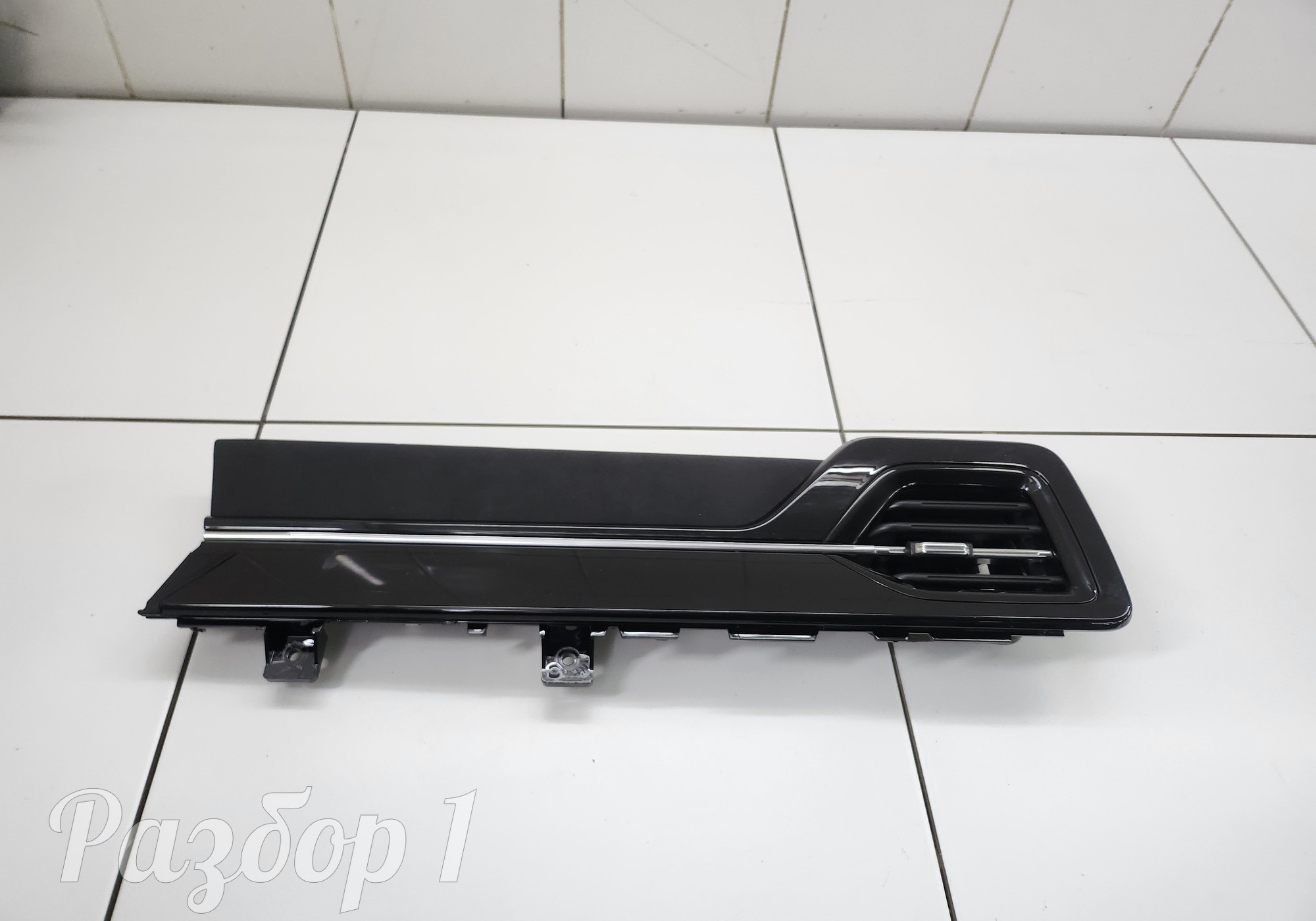 5306490XKJ20A8P Накладка торпеды + дефлектор для Haval H3 (с 2024)