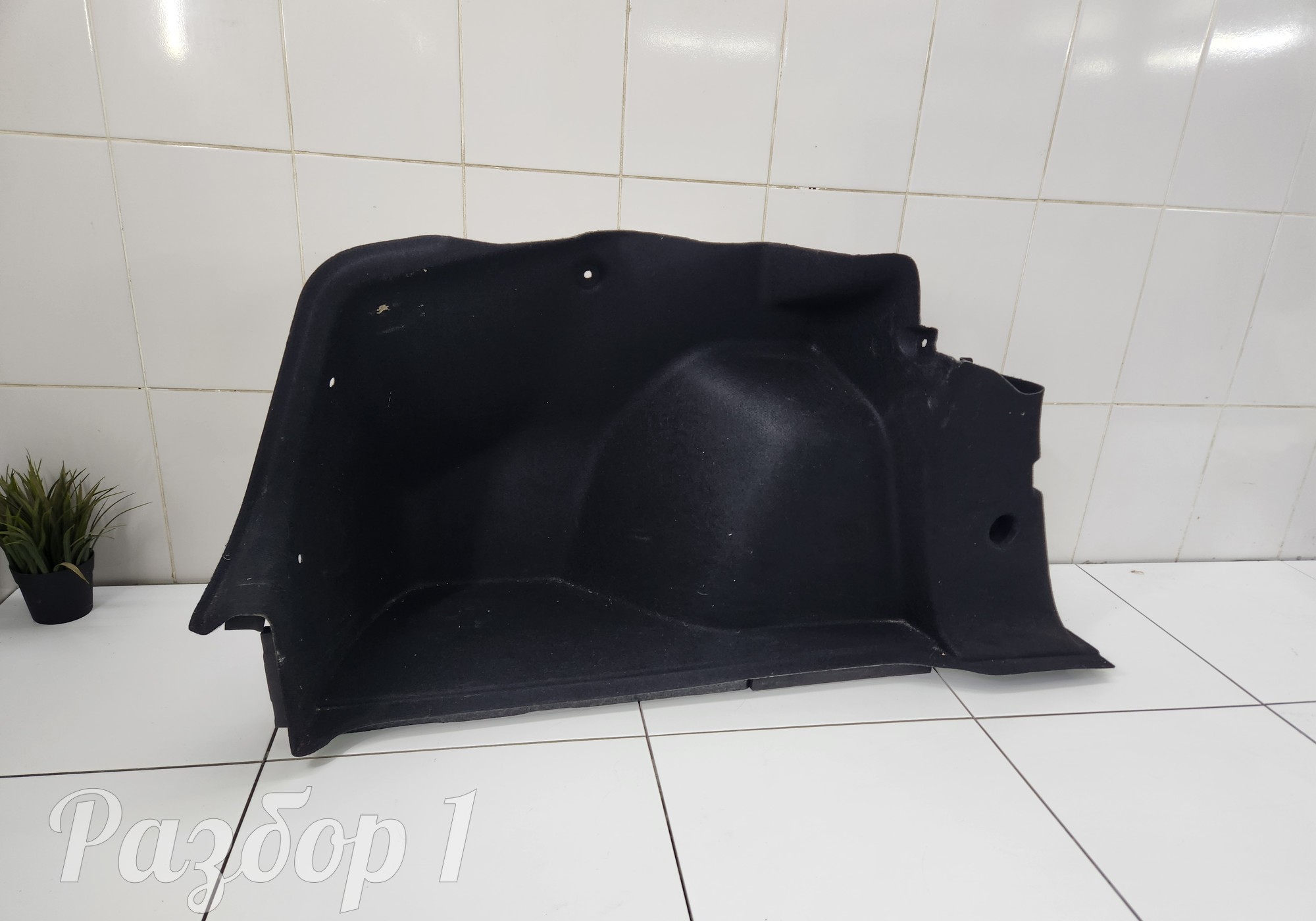 8889531619 Обшивка багажника левая для Geely Emgrand (SS11) (с 2021)