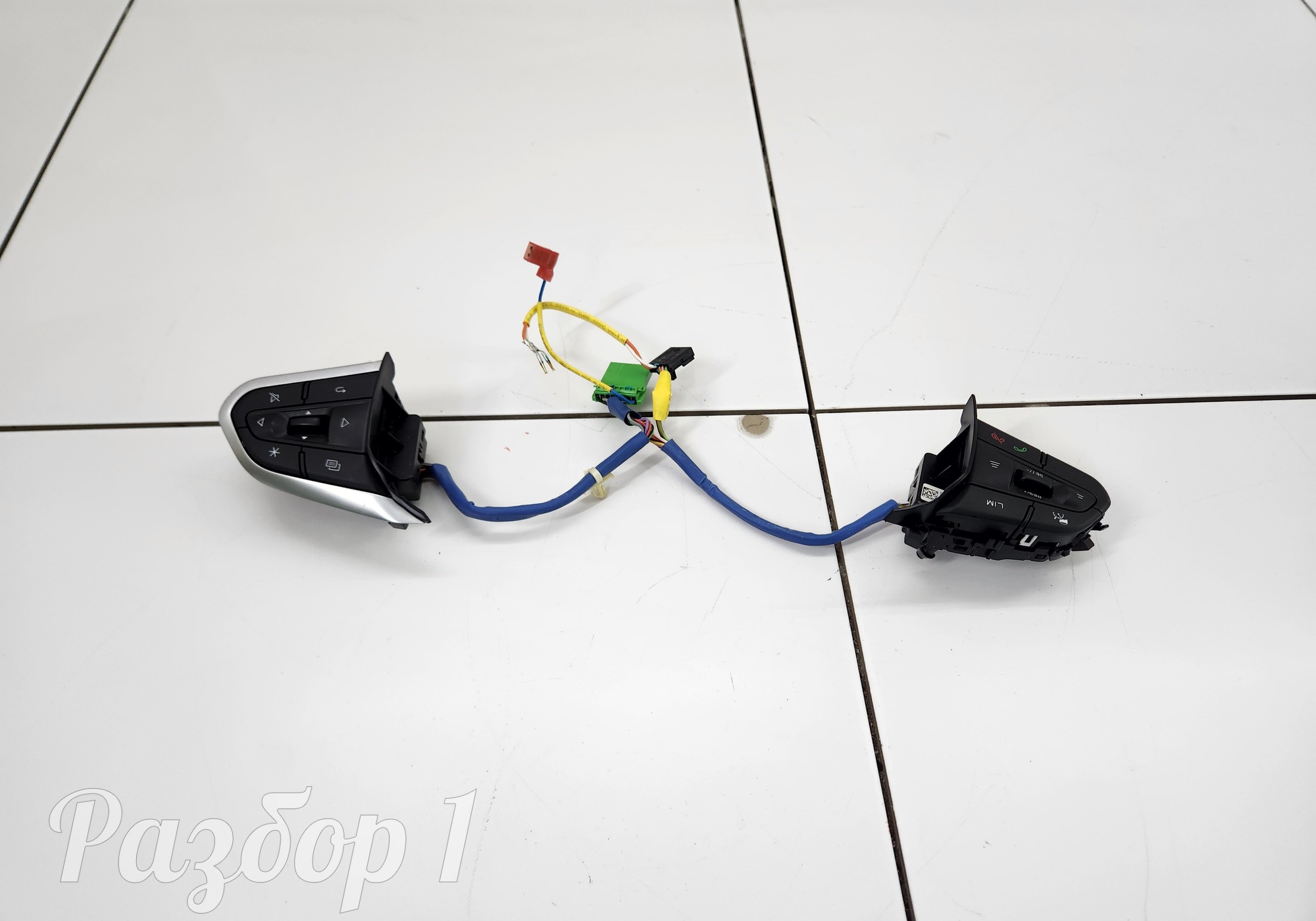 Блок кнопок на руль для Geely Tugella (с 2019)