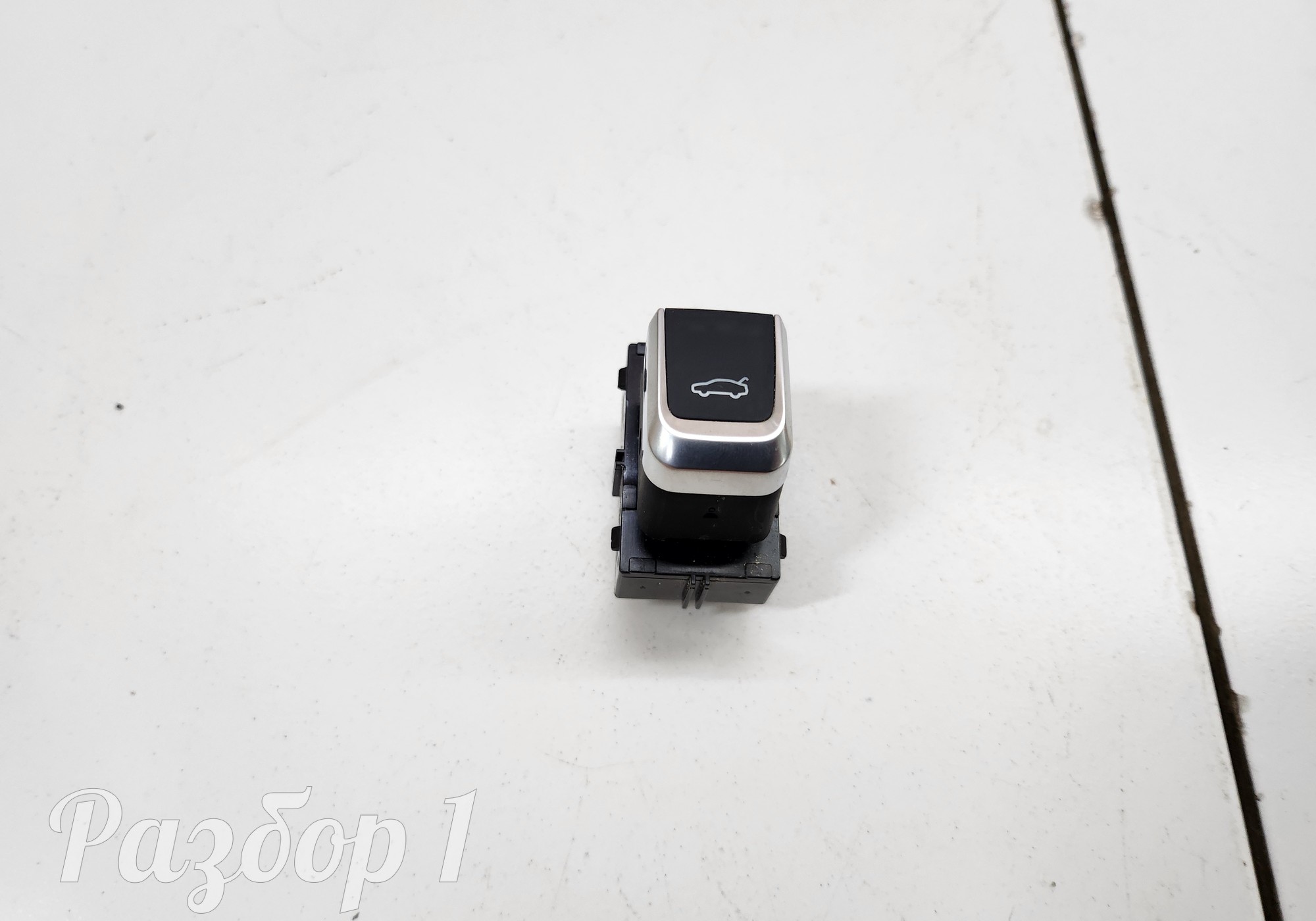 6600057256 Кнопка открывания багажника для Geely Atlas Pro (с 2021)