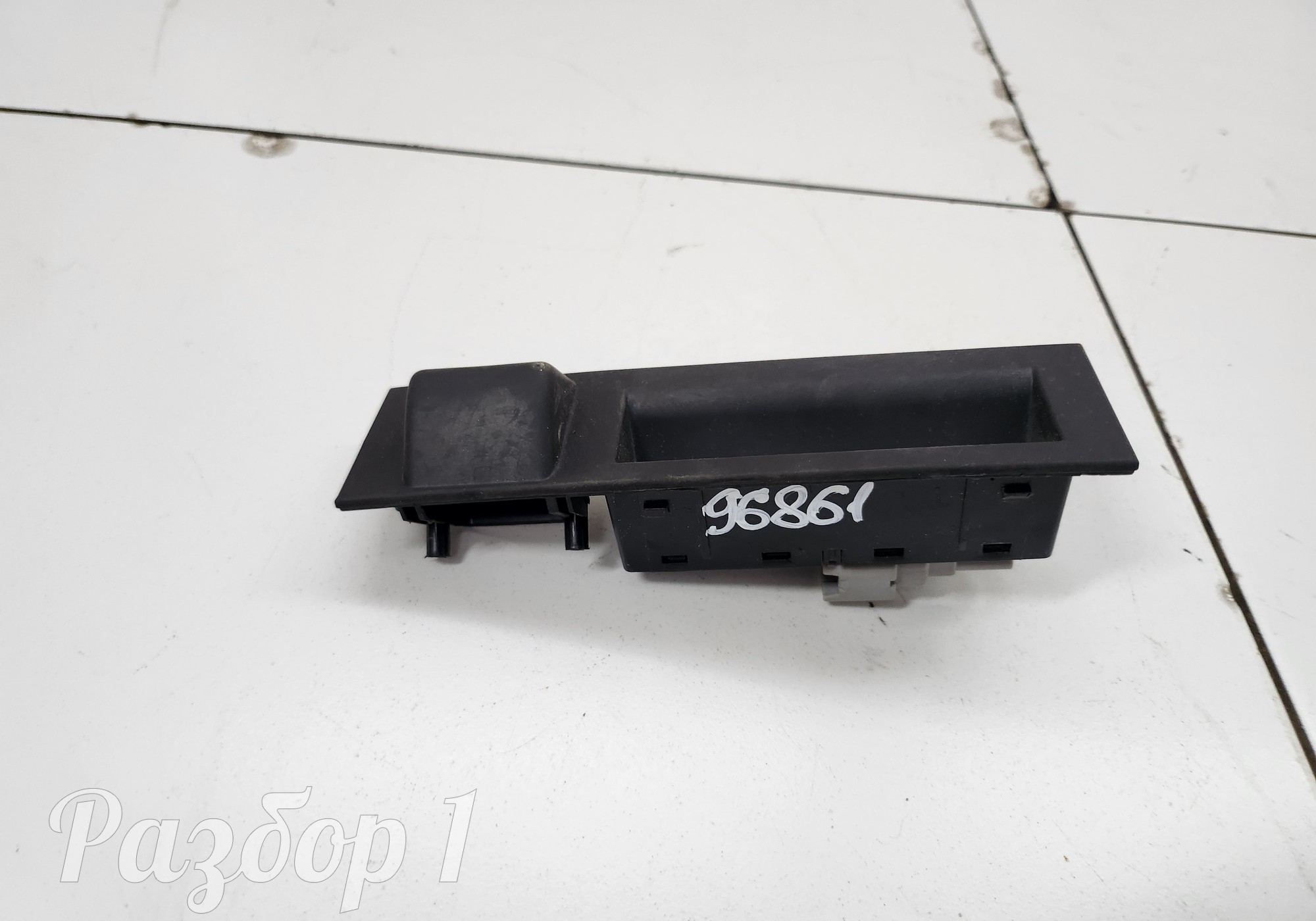 6600062702 Кнопка открывания багажника для Geely Atlas Pro (с 2021)