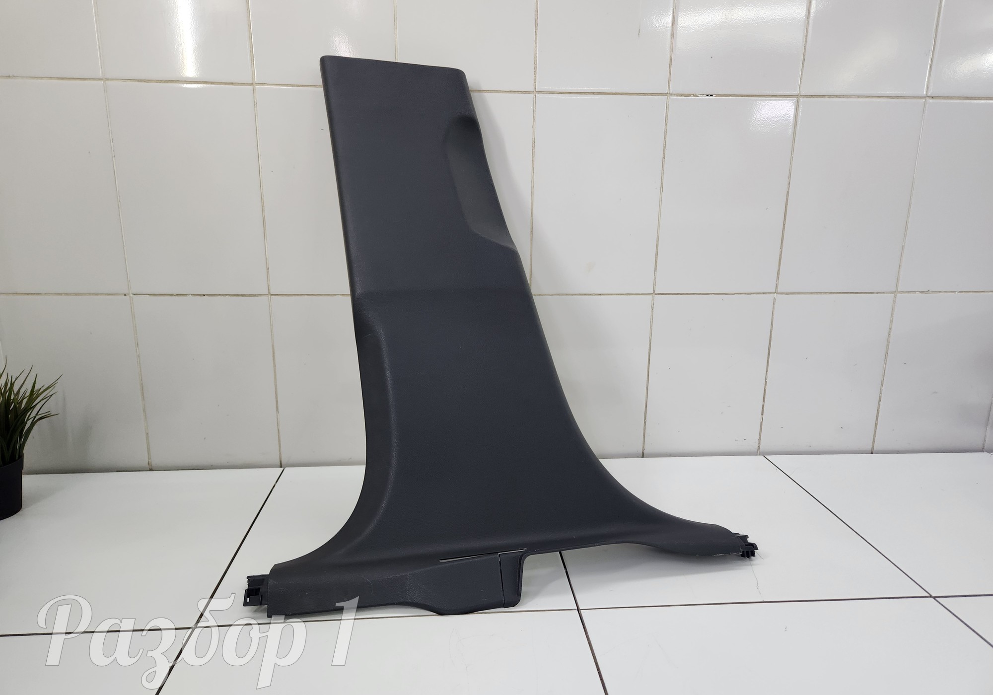 6600015627 Обшивка центральной левой стойки для Geely Tugella (с 2019)