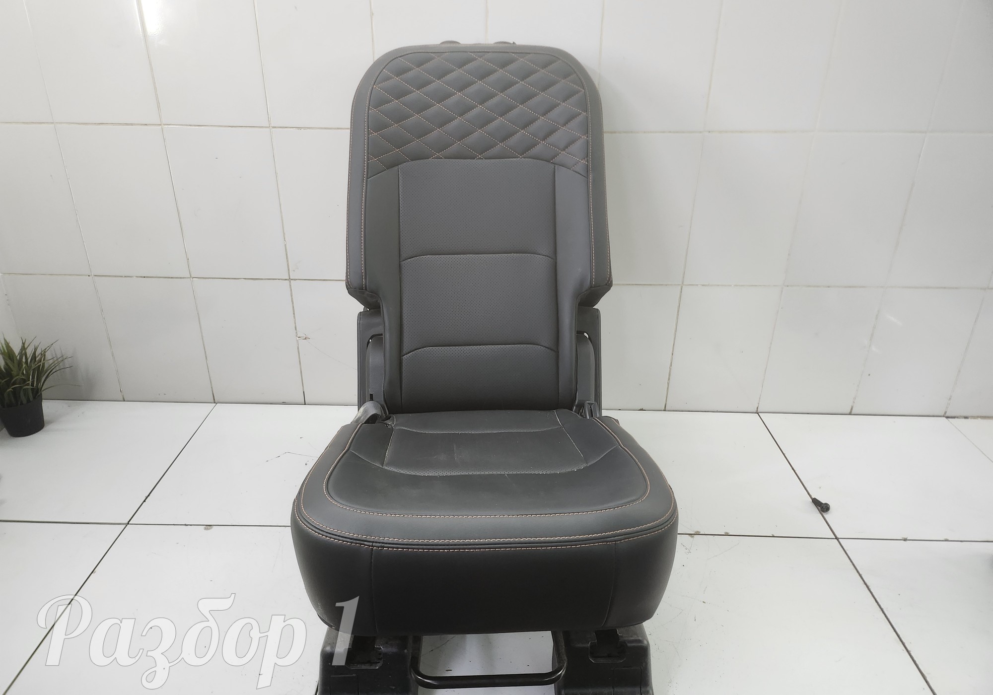 Сиденье заднее центральное для Geely Okavango (с 2020)