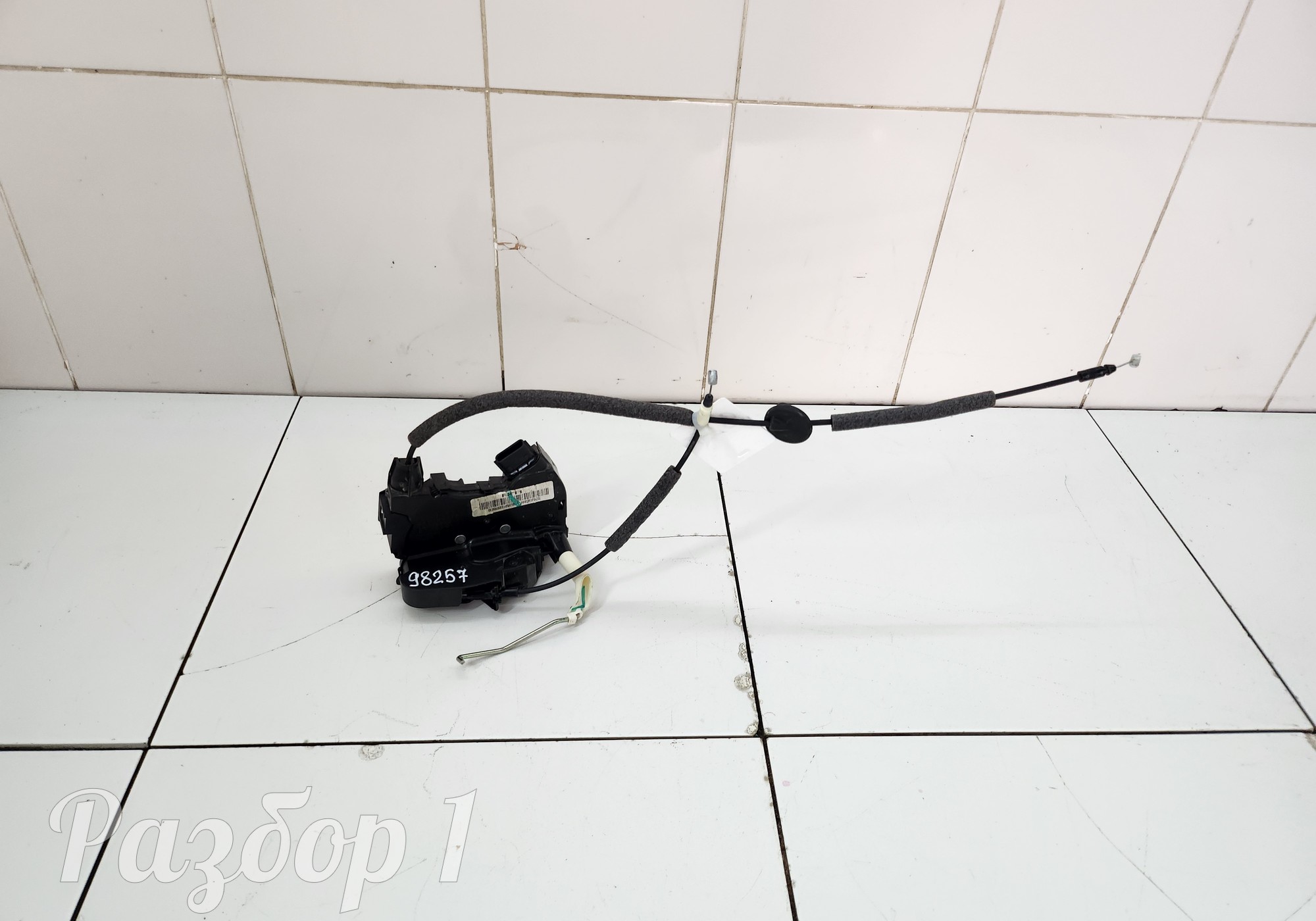8891894180 Замок передней левой двери для Geely Atlas II (с 2023)