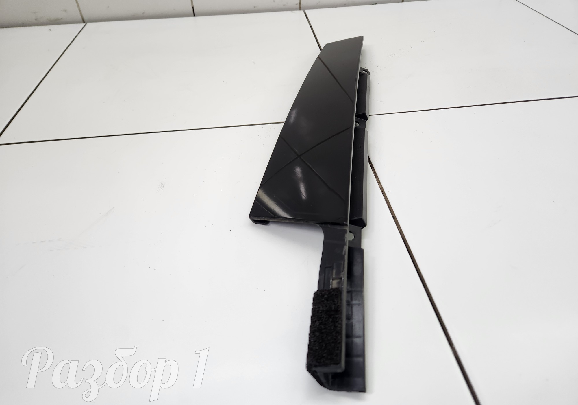 6600002353 Накладка передней правой двери для Geely Tugella (с 2019)