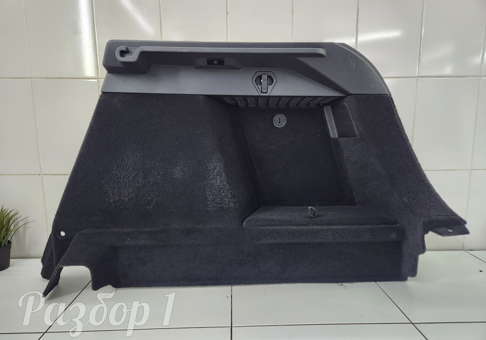 8891022549 Обшивка багажника правая для Geely Tugella (с 2019)