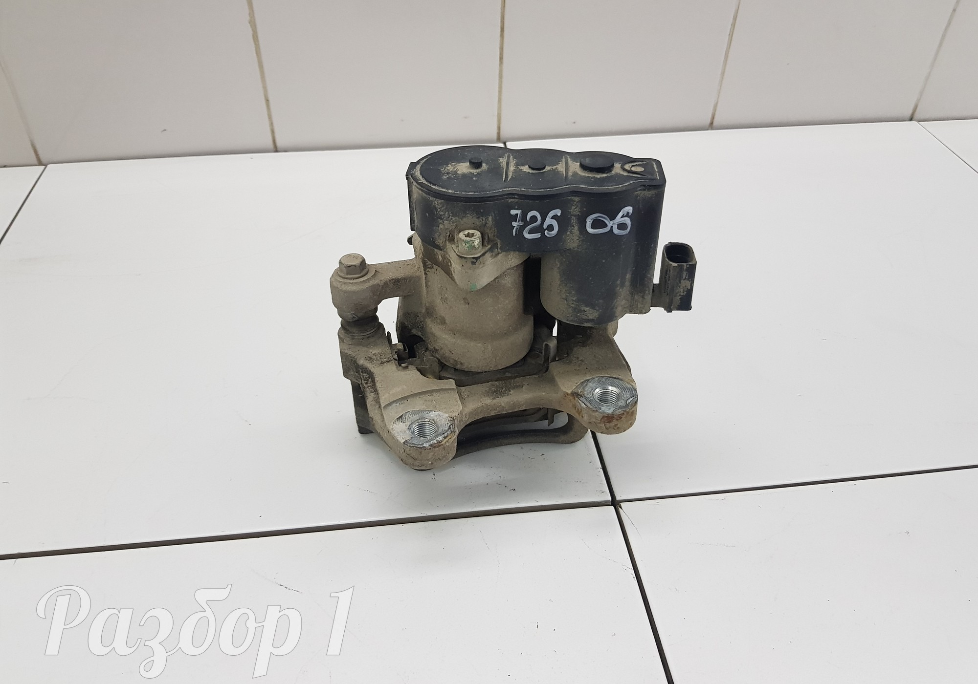 4050043400936 Суппорт задний правый для Geely Coolray (с 2020)