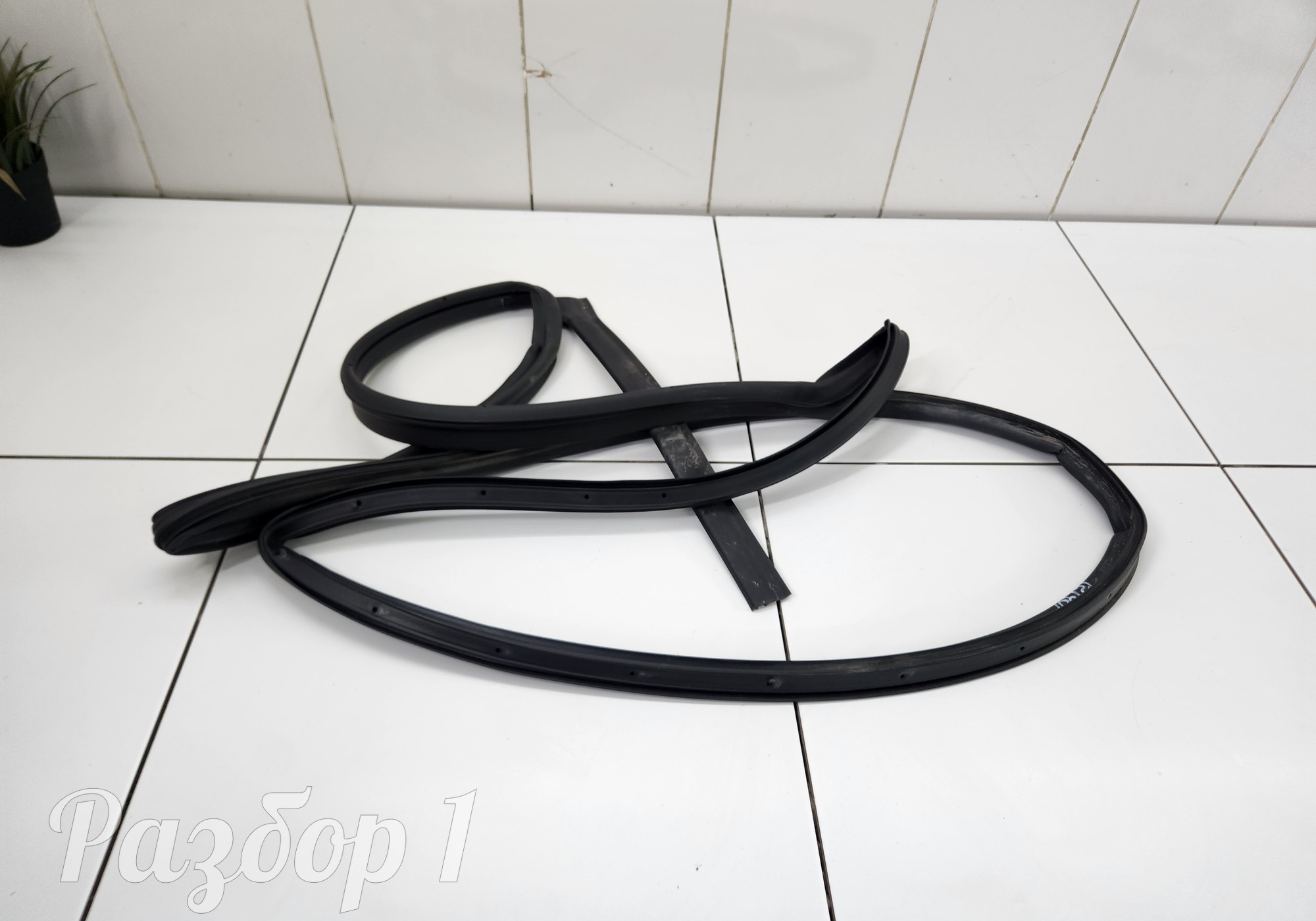 Уплотнитель двери задний левый для Geely Emgrand (SS11) (с 2021)