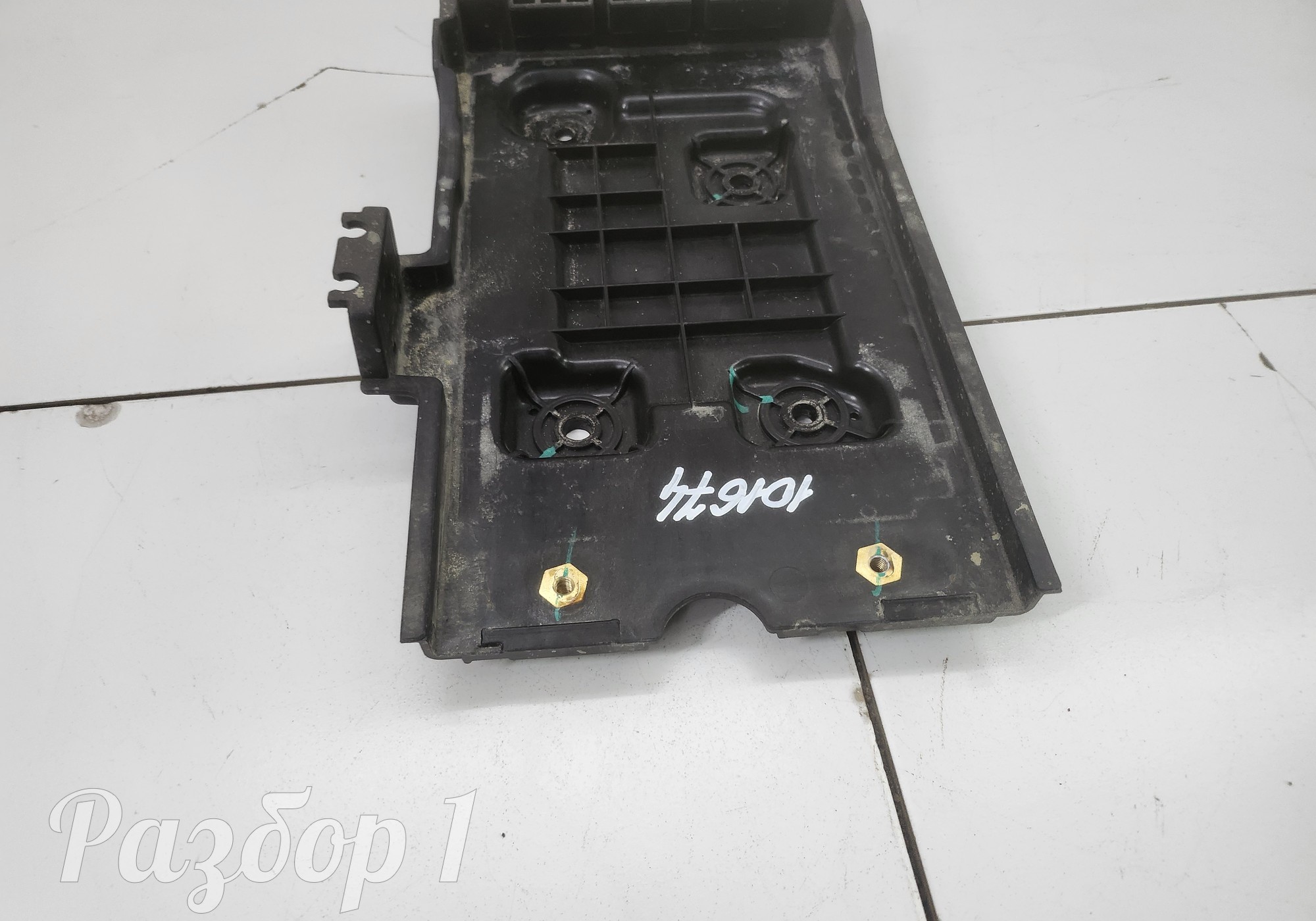 6606737150 Крепление аккумулятора (площадка) для Geely Okavango (с 2020)