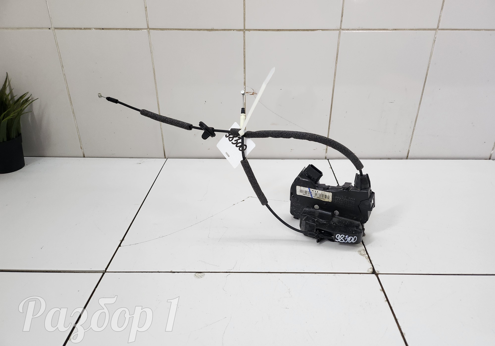 88918944188 Замок передней правой двери для Geely Atlas II (с 2023)