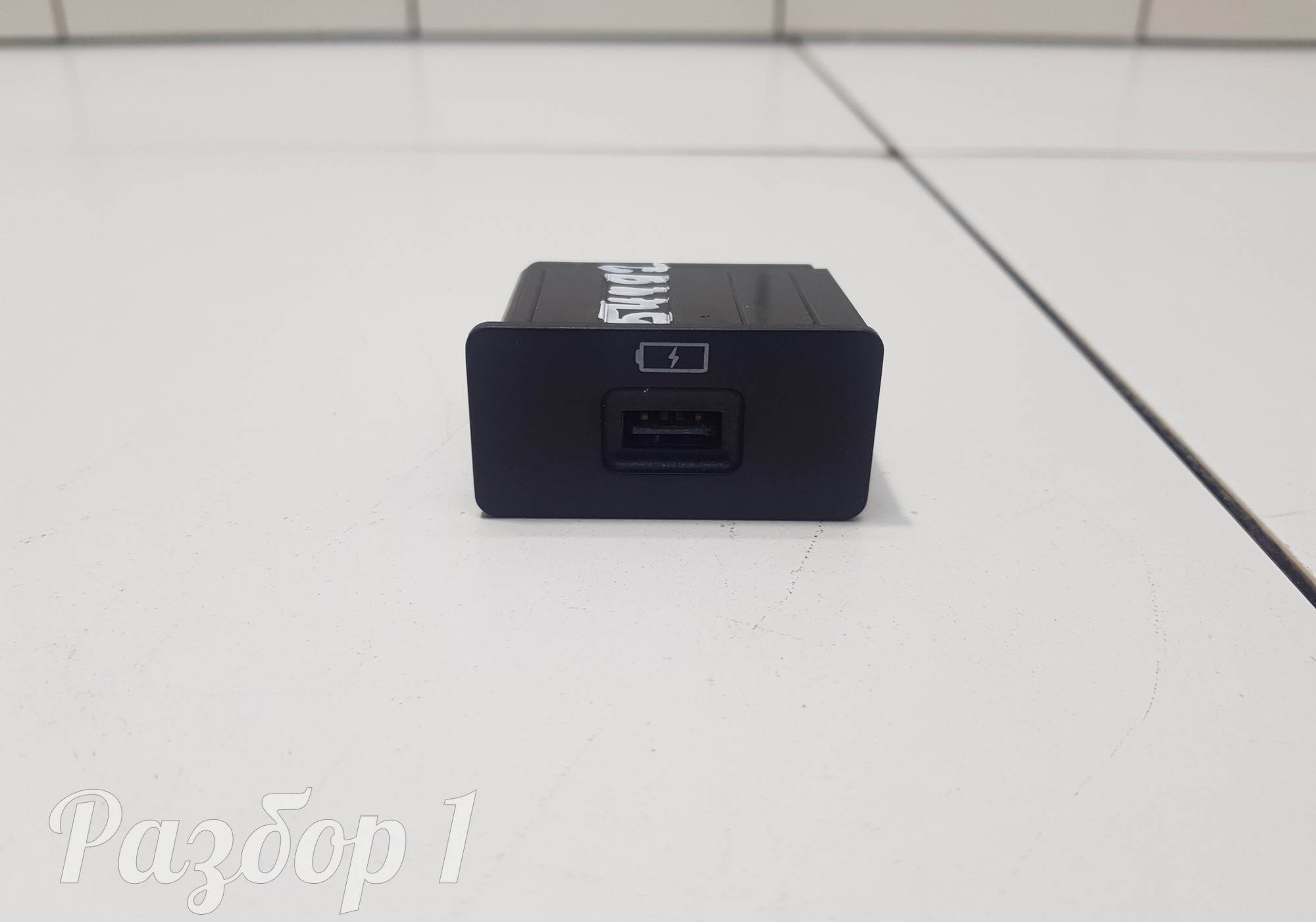 703000140AA Кнопки разные (разъем usb) для Chery