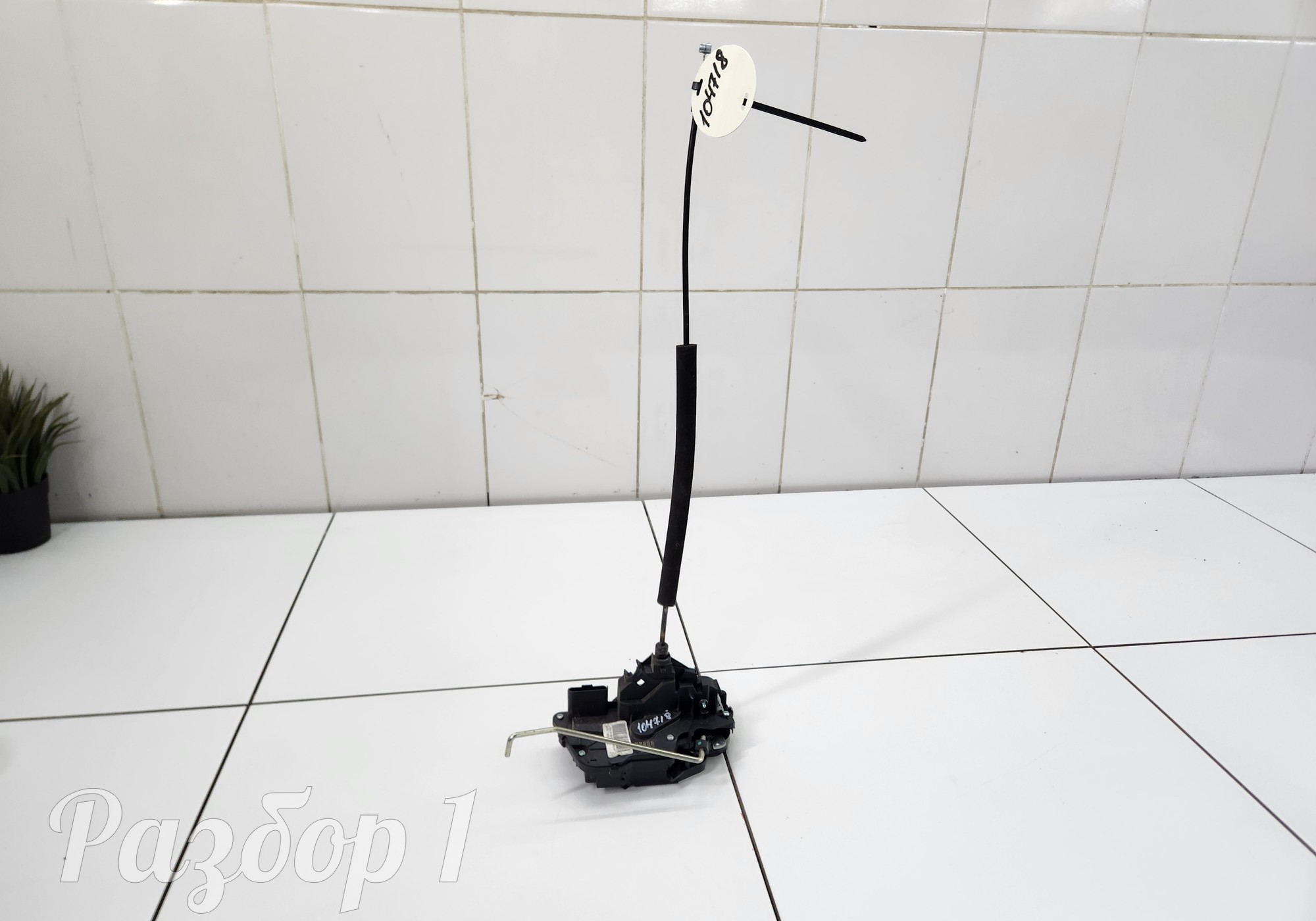 01861058 Замок двери задний правый для Geely Coolray (с 2020)