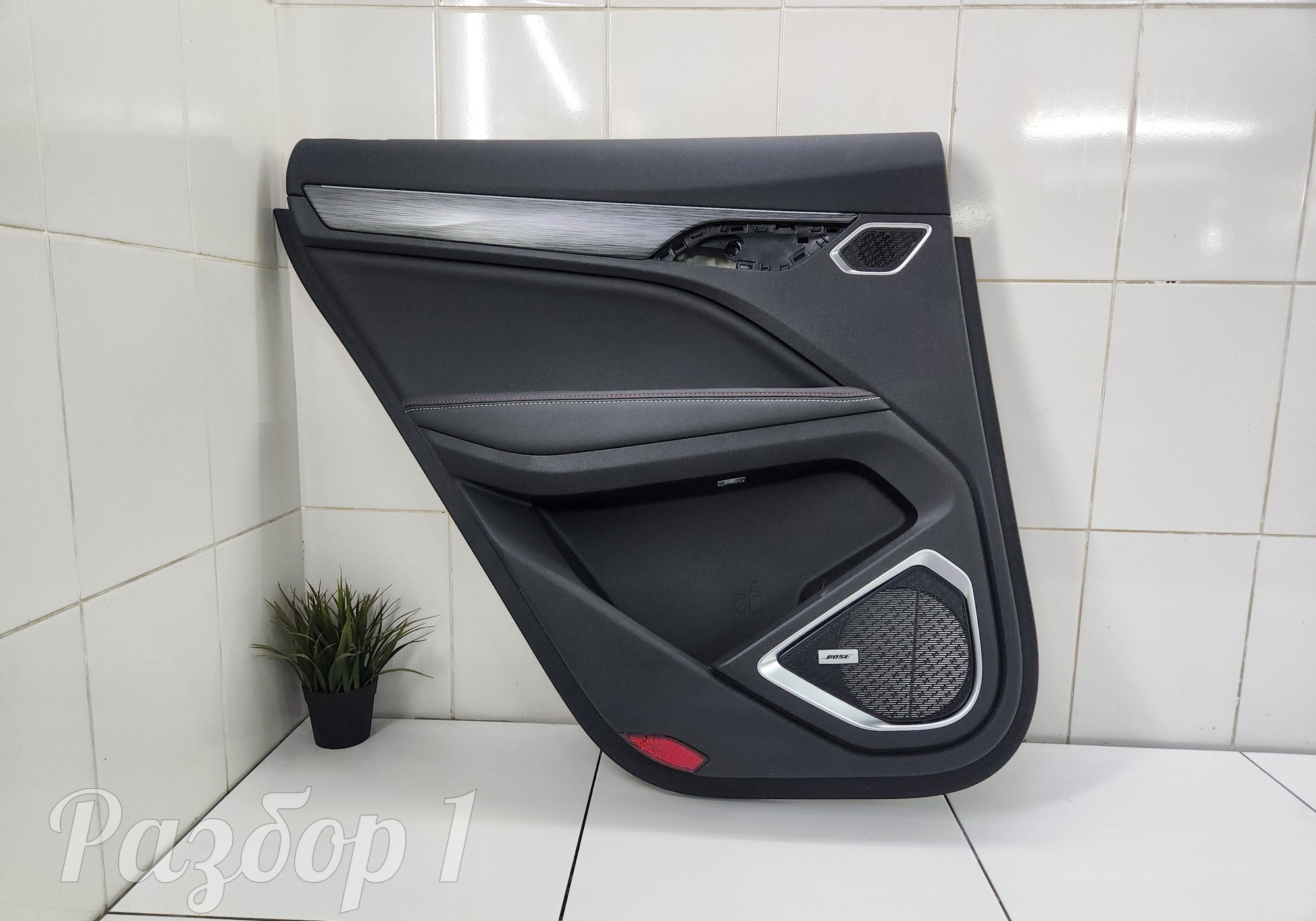 6600004013 Обшивка задней левой двери для Geely Tugella (с 2019)