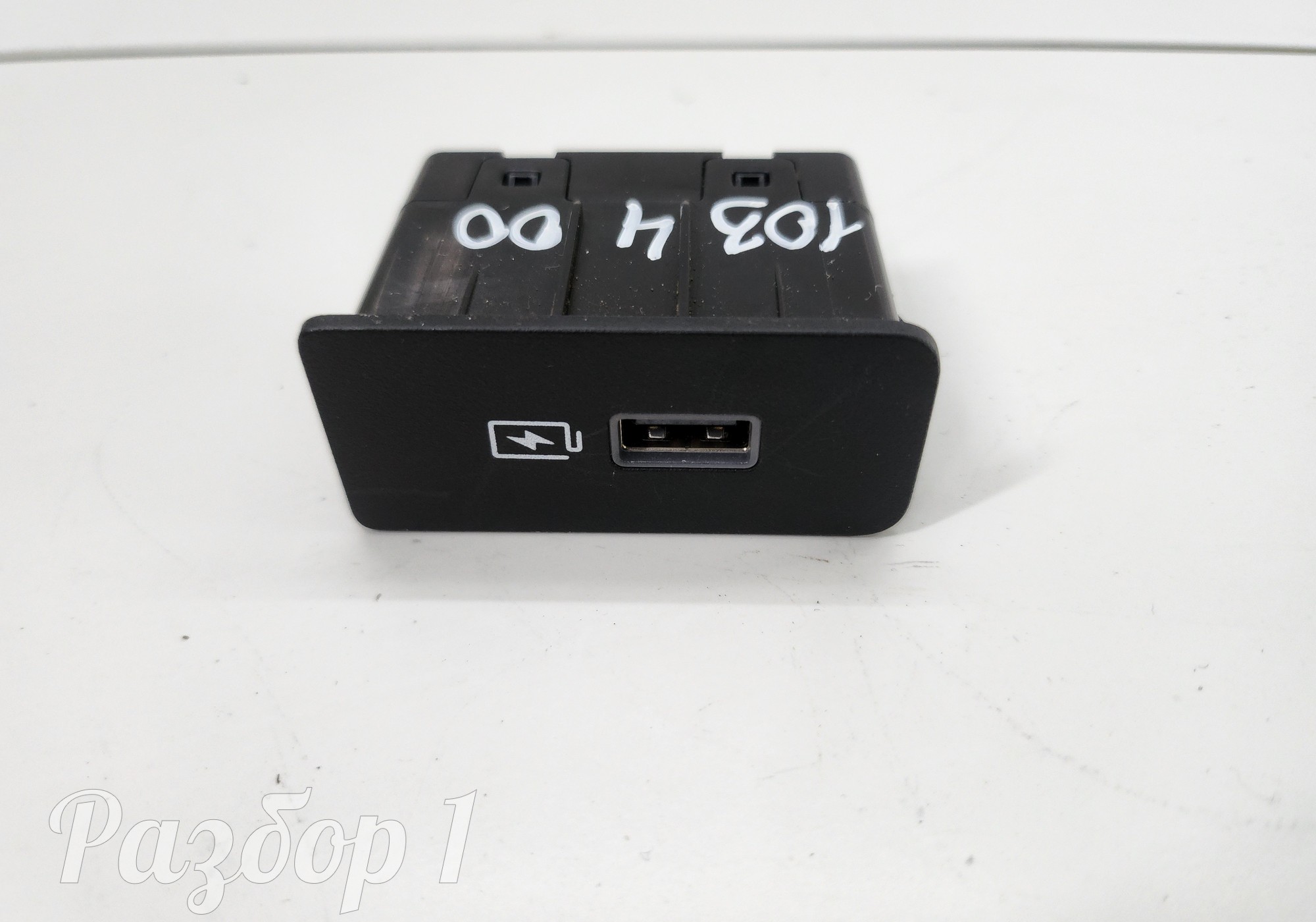 889124302B01 Разъем usb для Geely Tugella (с 2019)