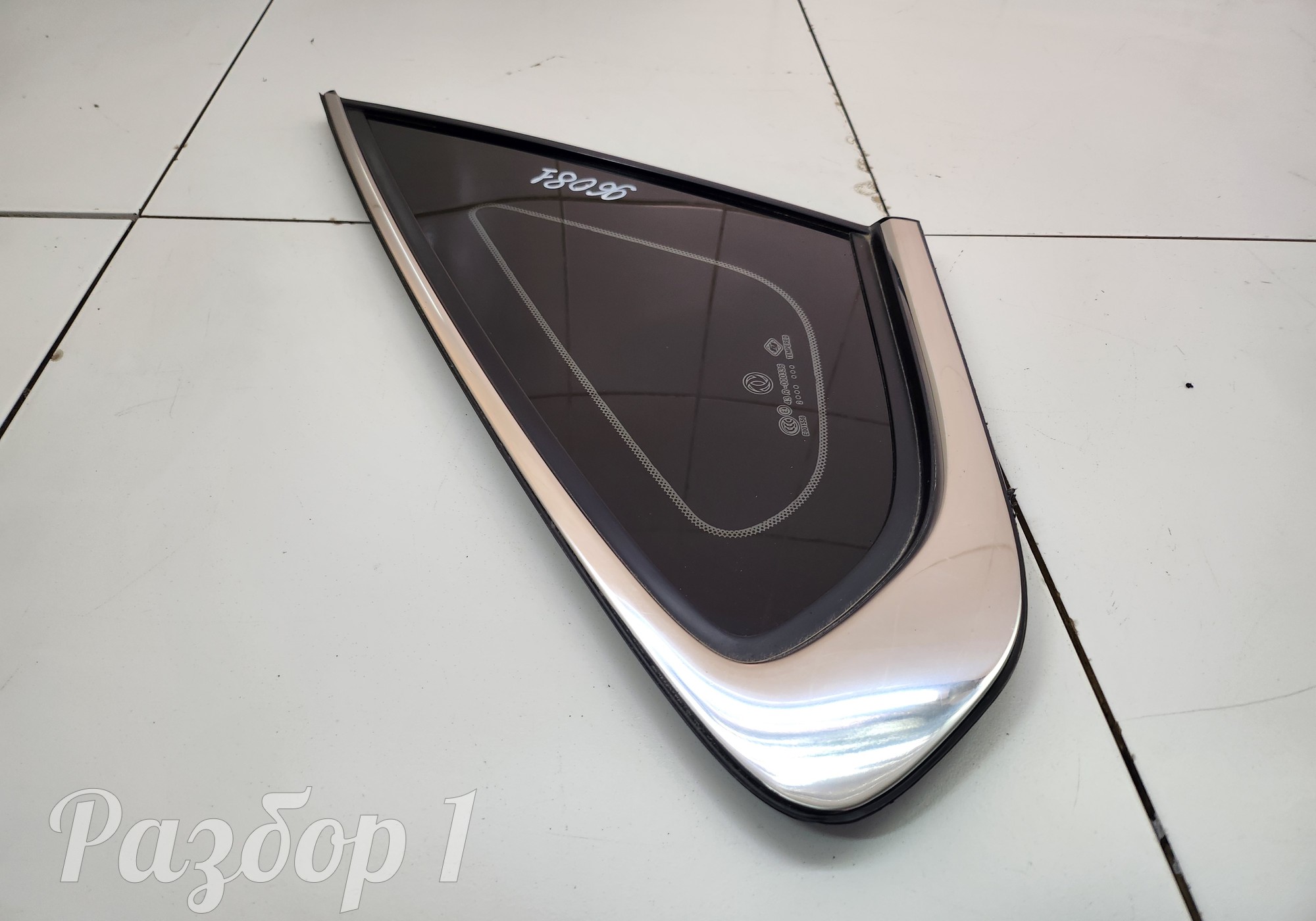 43R000336 Стекло кузовное правое для Evolute i-PRO (с 2022)