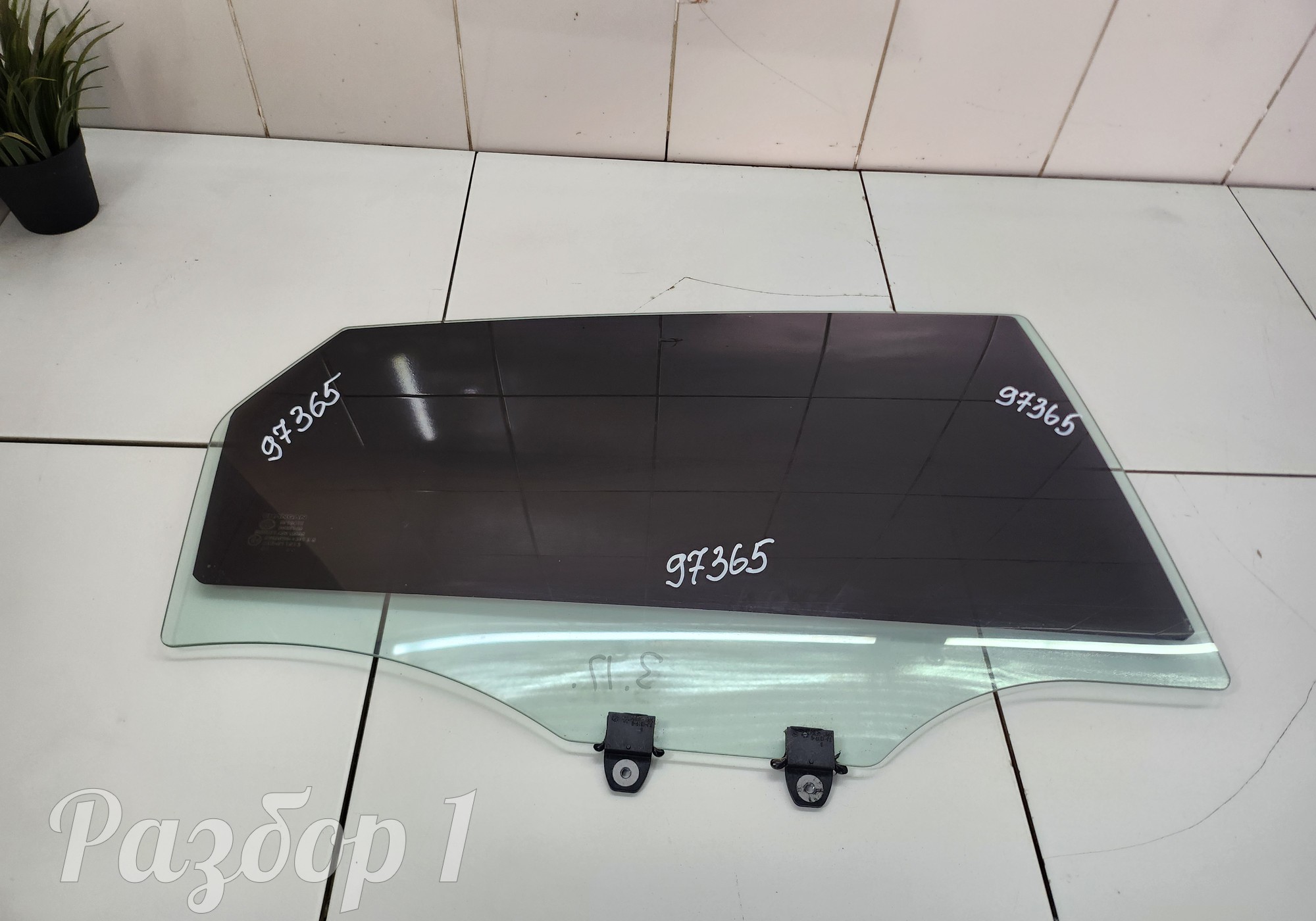 C281F2705020710 Стекло двери заднее правое для Changan UNI-V (с 2022)