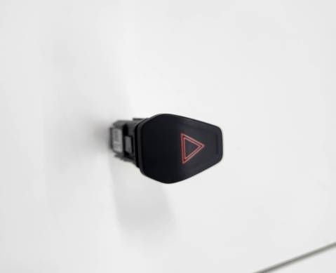 4128101XKJ20A Кнопка аварийной сигнализации для Haval H3 (с 2024)