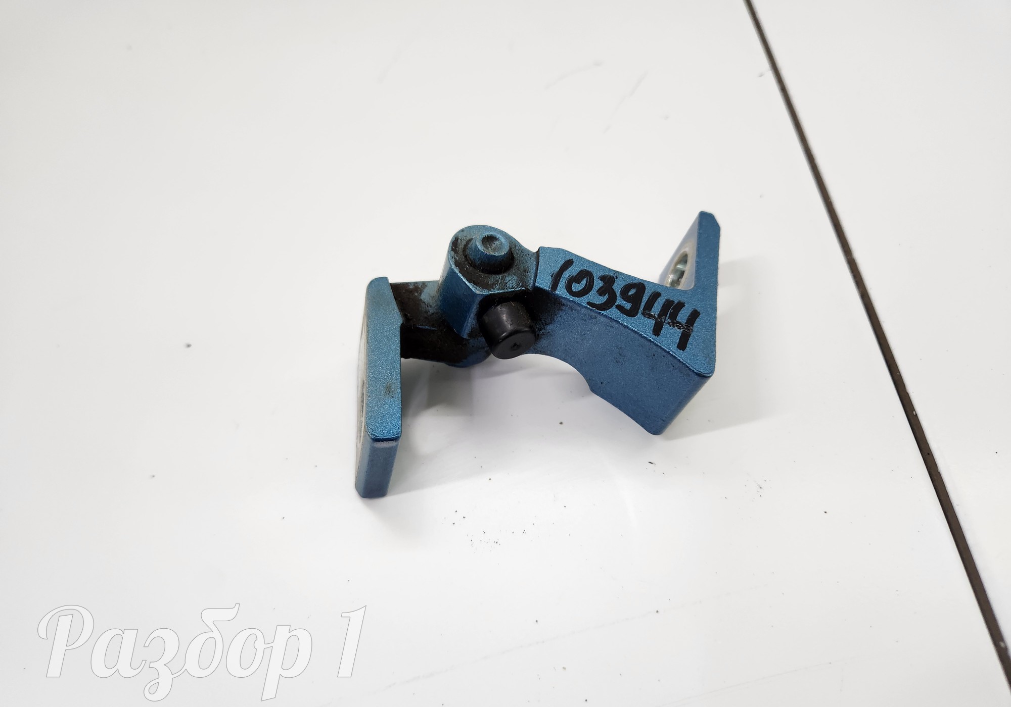 Петля двери задняя правая нижняя для Geely Emgrand (SS11) (с 2021)