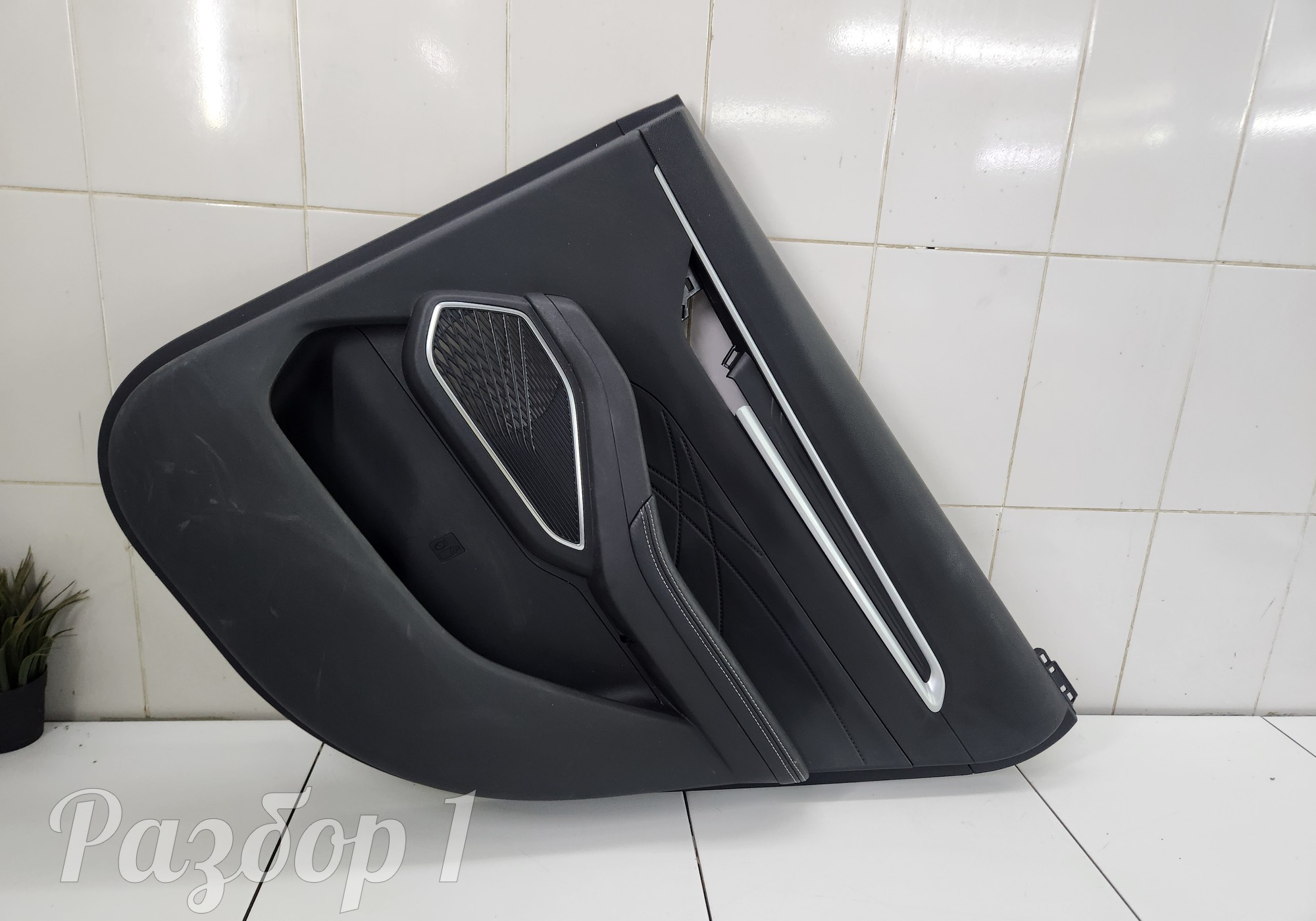 8889842012 Обшивка двери задняя правая для Geely Emgrand II (с 2021)