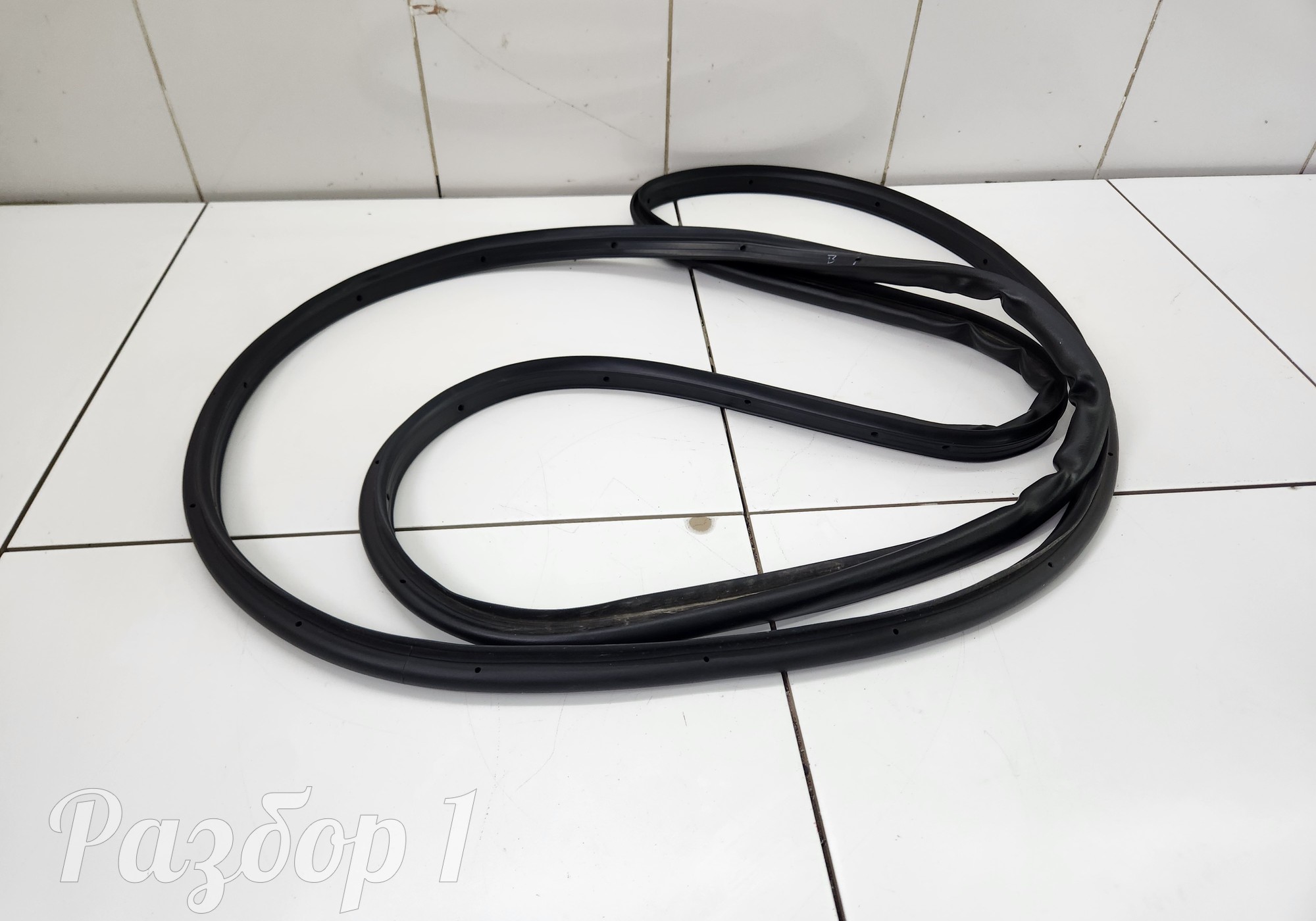 Уплотнитель двери задний левый для Geely Tugella (с 2019)