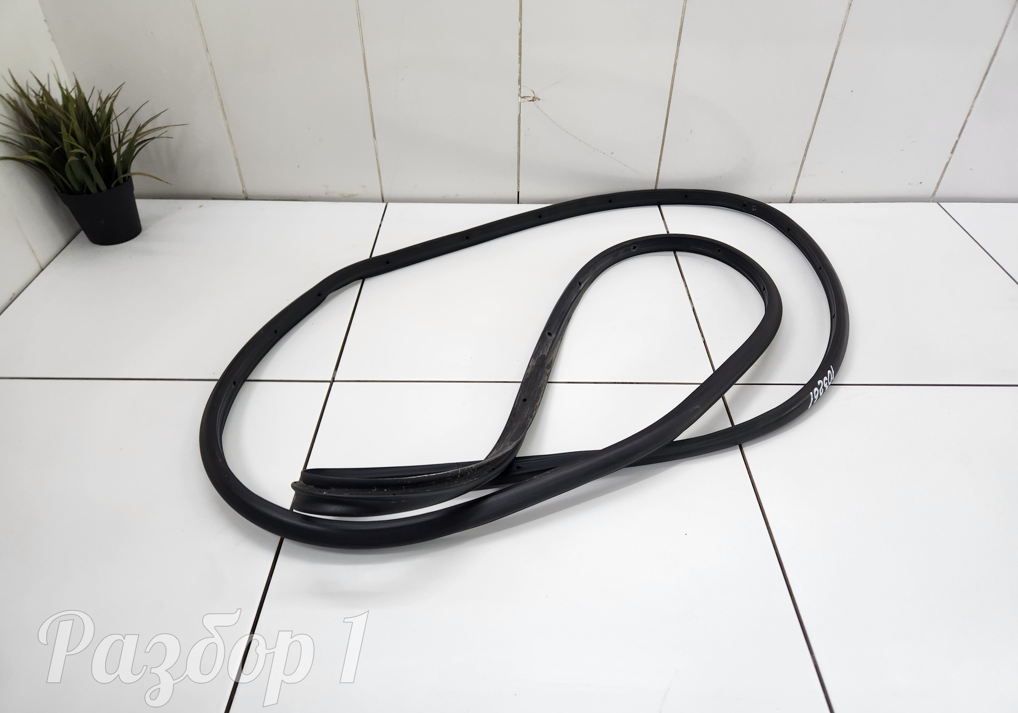 Уплотнитель двери задней левой для Geely Tugella (с 2019)