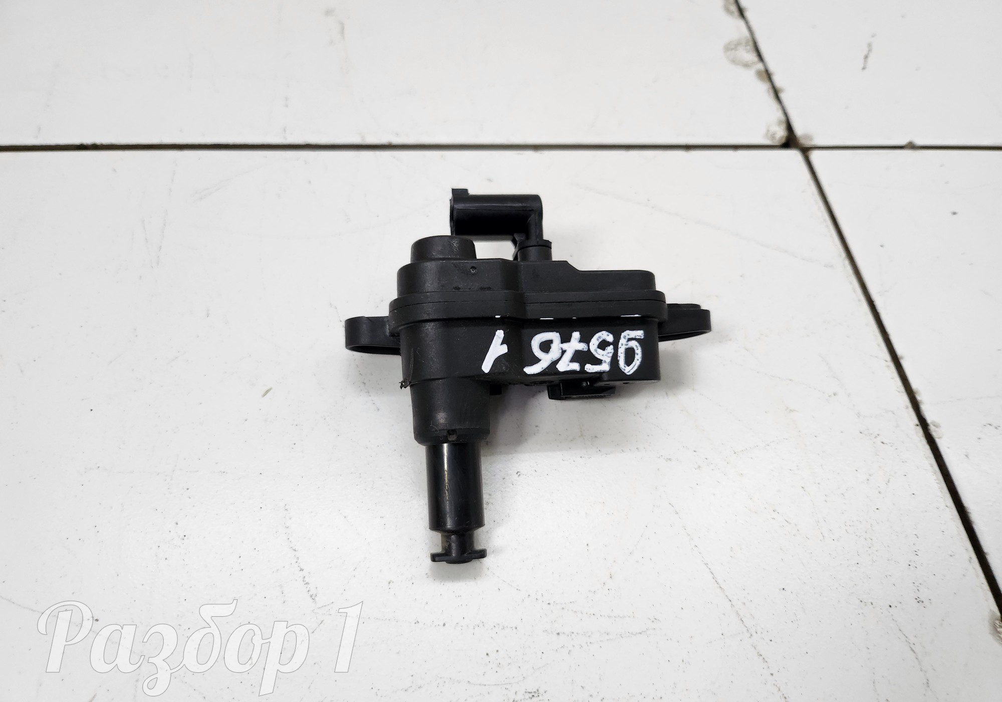 F11D4030 Замок лючка бензобака для Tank 500 (с 2021)